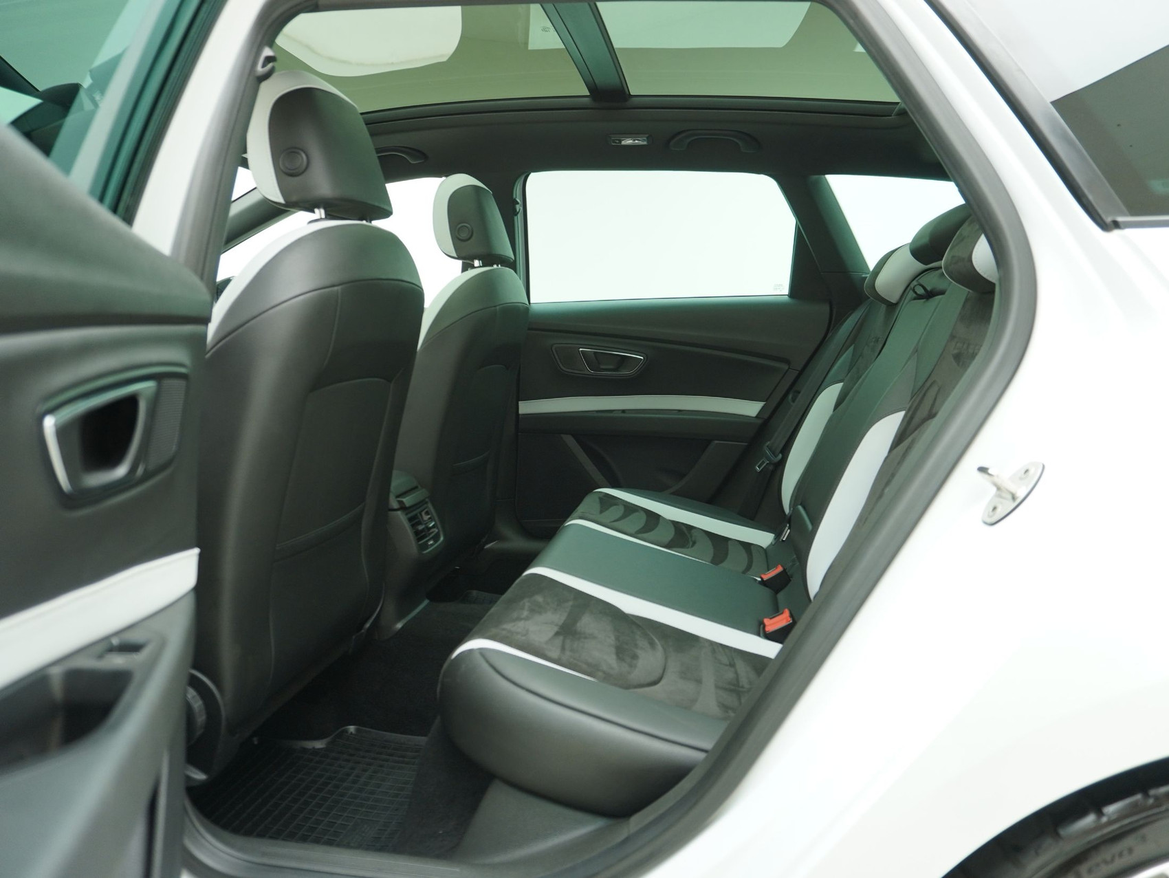 SEAT Leon ST 2.0 TSI DSG Cupra