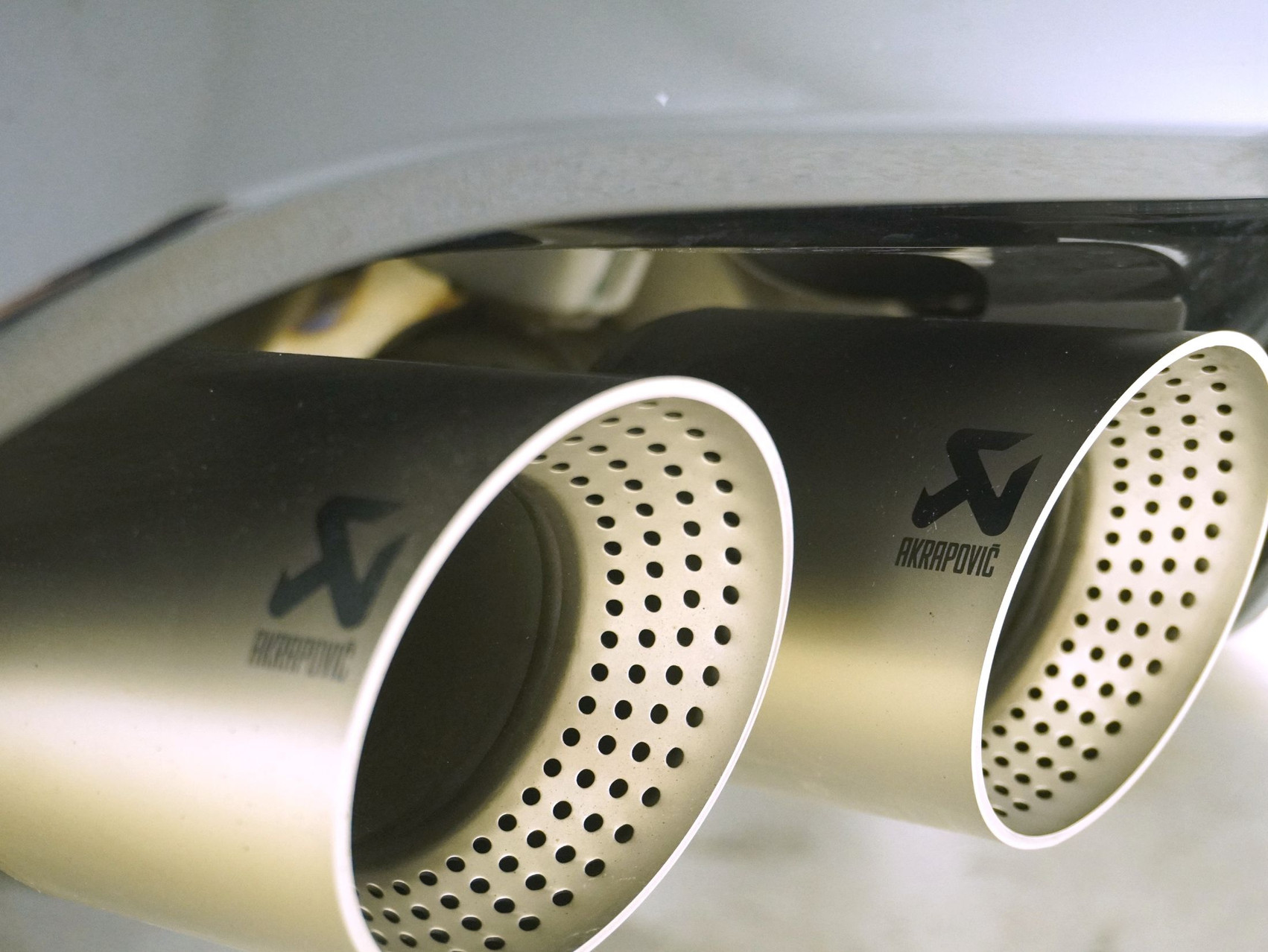 VW Golf 8 2.0 TSI DSG R Performance 4Motion 20 Years Akrapovic **Akrapovic Auspuffanlage**