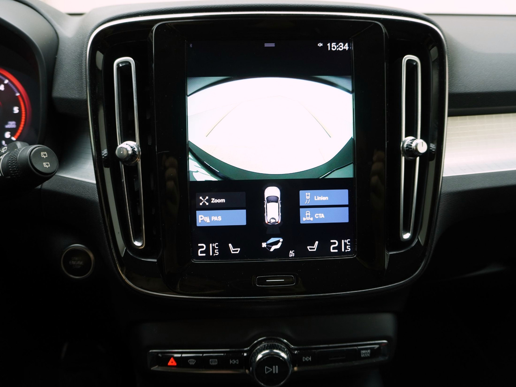 VOLVO XC40 2.0 D4 Momentum AWD