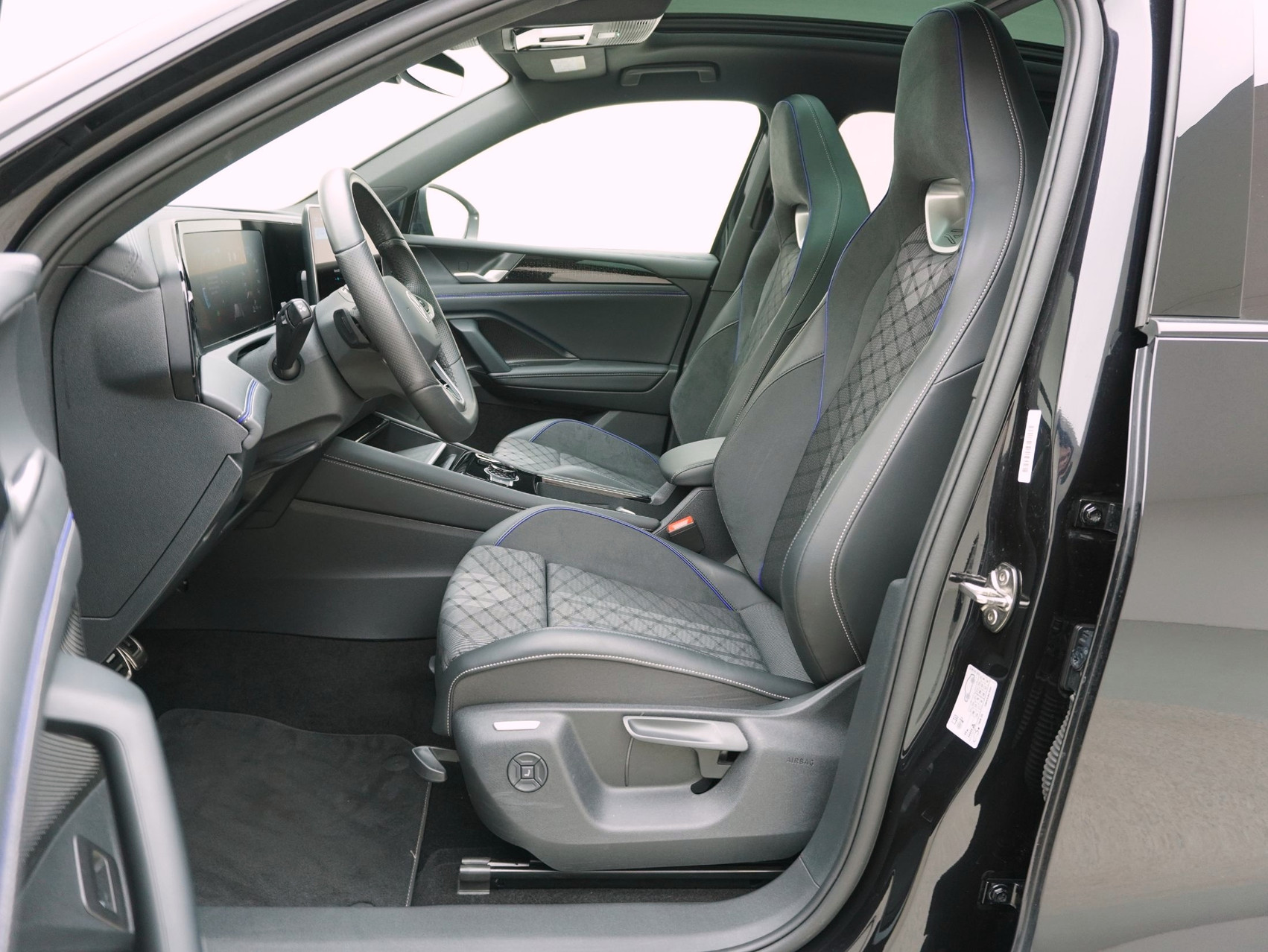 VW Tiguan 2.0 TDI DSG R-Line Black Style 4Motion (2025)