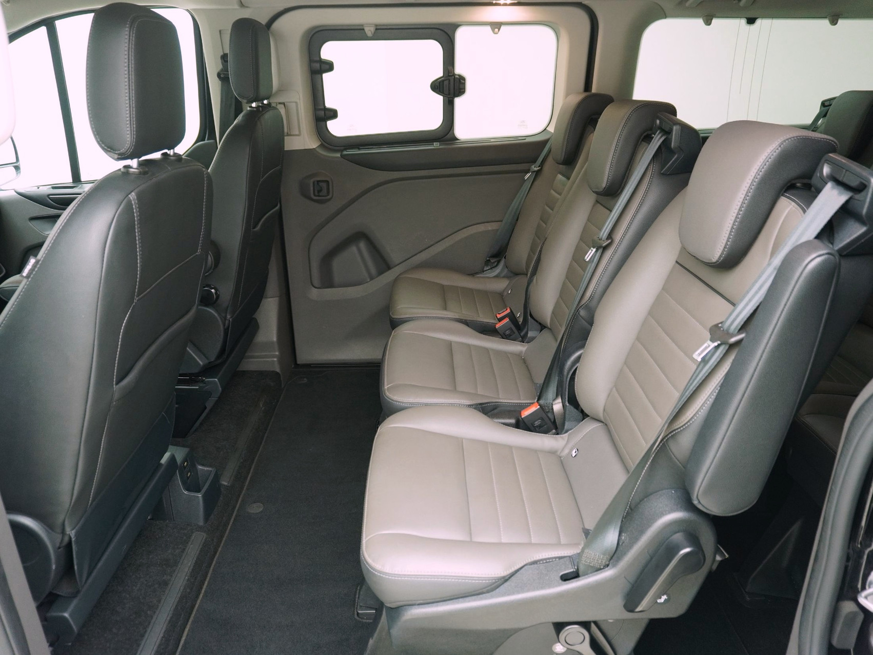 FORD Tourneo C Bus 320 L2 2.0 TDCi Titanium X