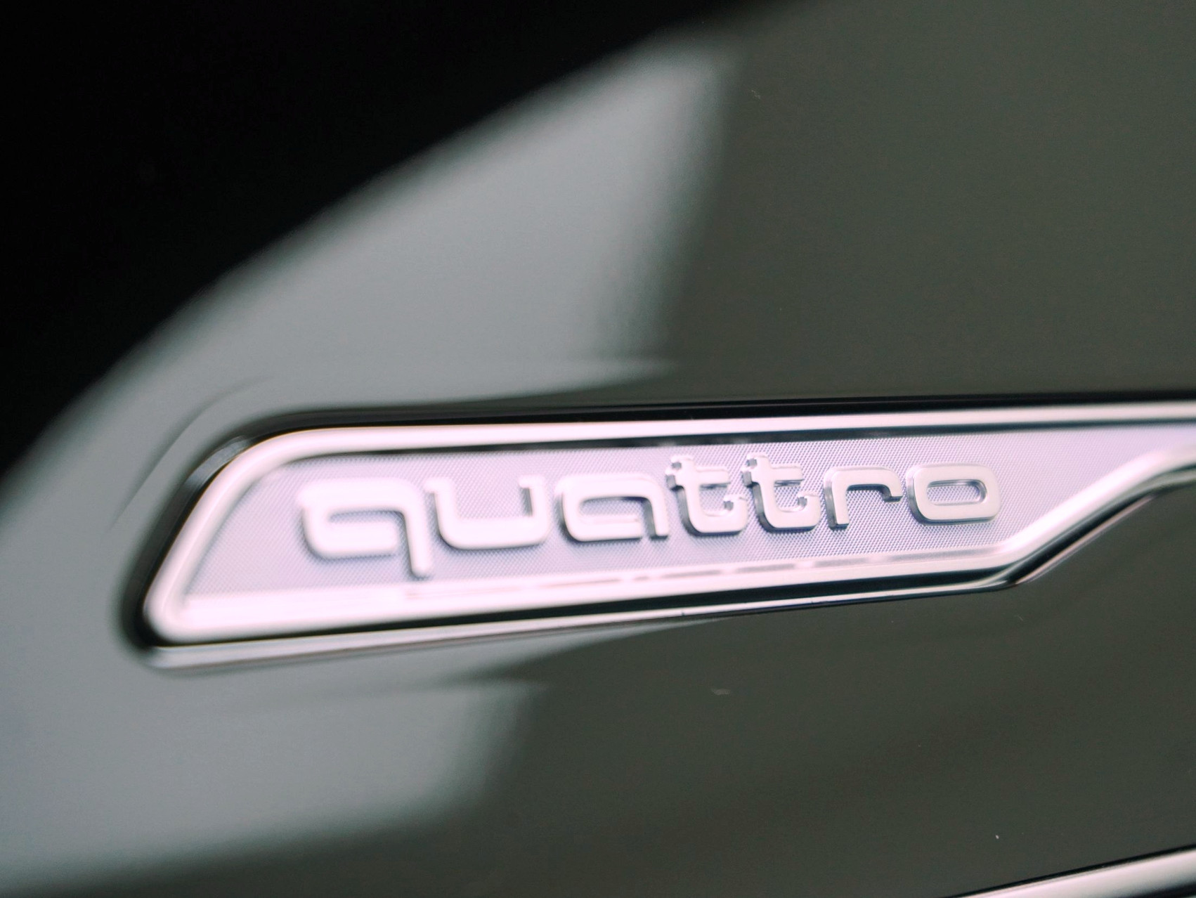 AUDI Q8 SUV 55 TFSI e S line quattro T-Tronic **Audi Werksgarantie bis 06/2030**