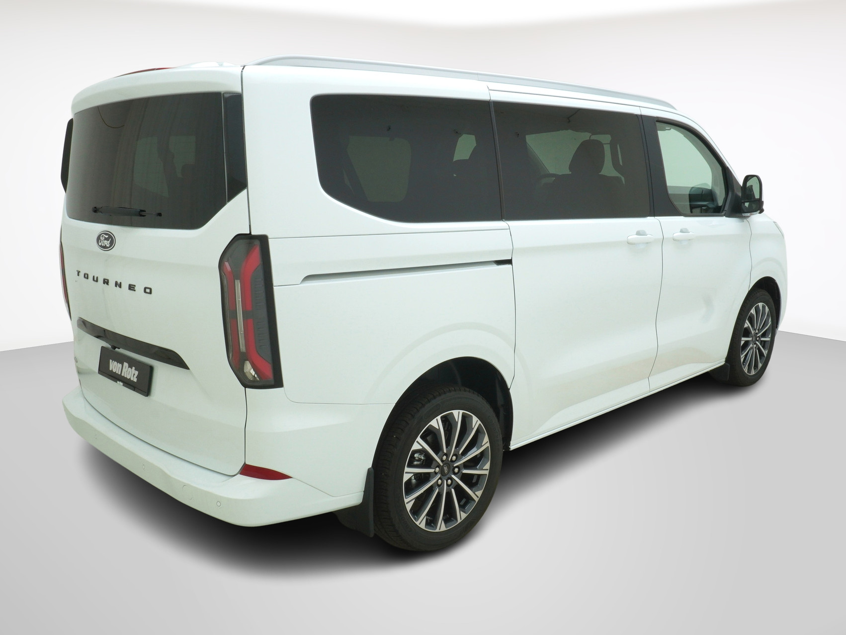 FORD Tourneo Custom L1 2.5 Plug-in-Hybrid Titanium X
