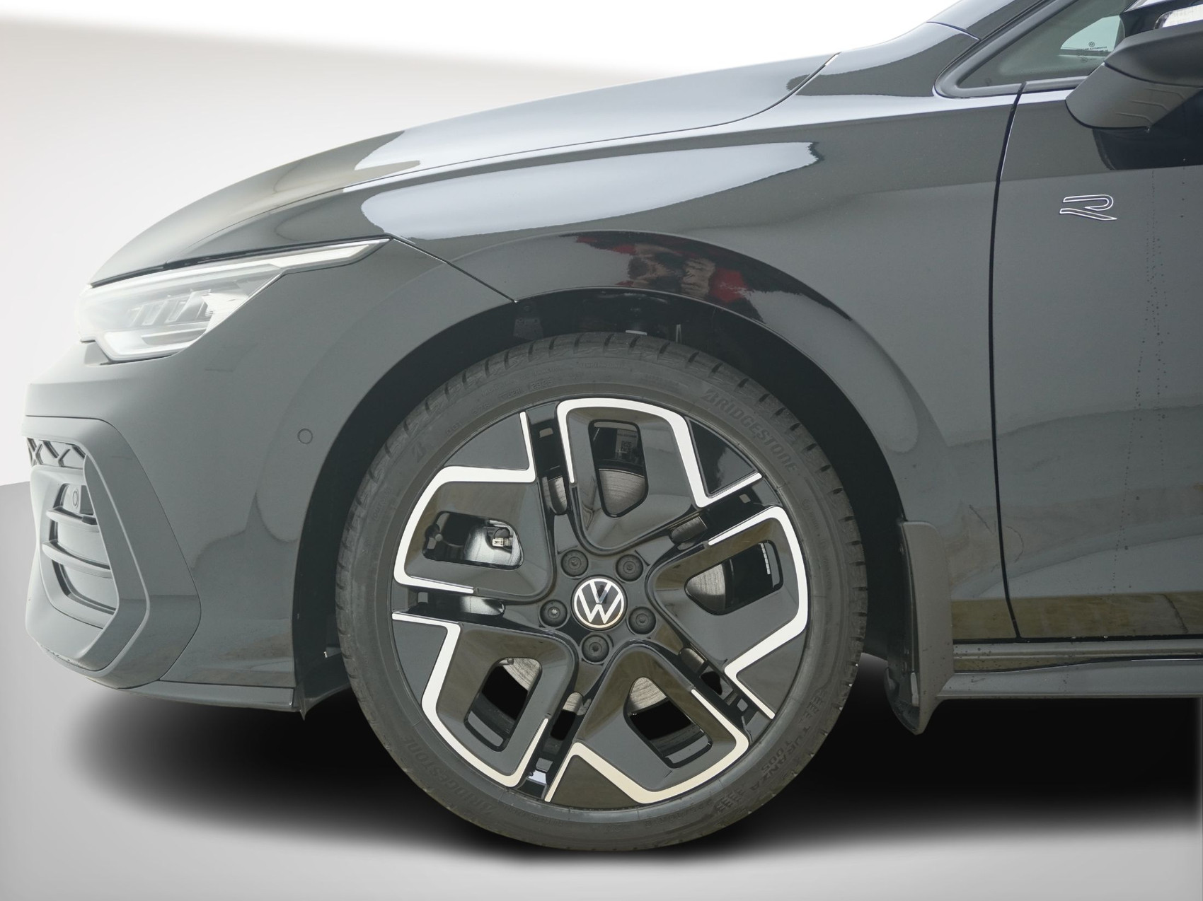 VW Golf VIII 2.0 TSI R-Line DSG 4Motion