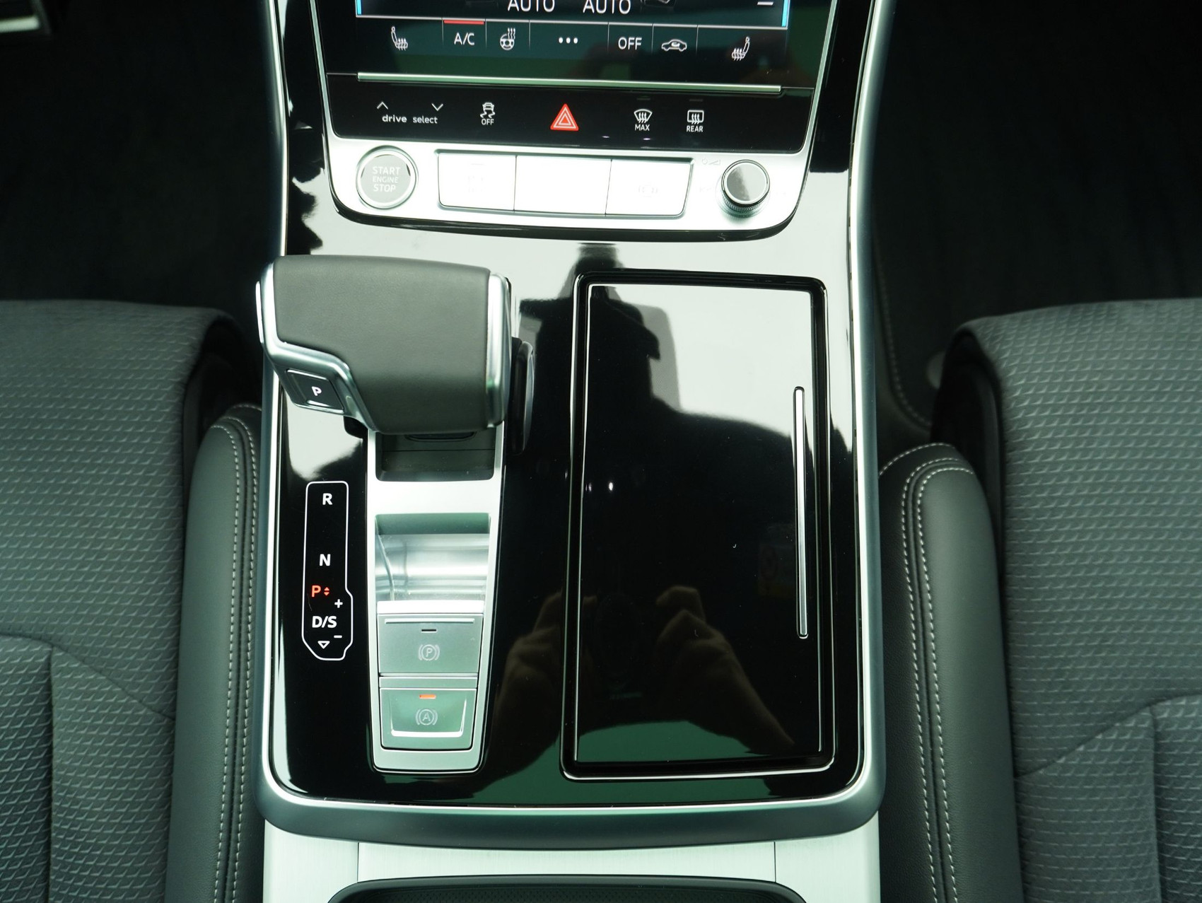 AUDI Q8 SUV 55 TFSI e S line quattro T-Tronic **Audi Werksgarantie bis 06/2030**