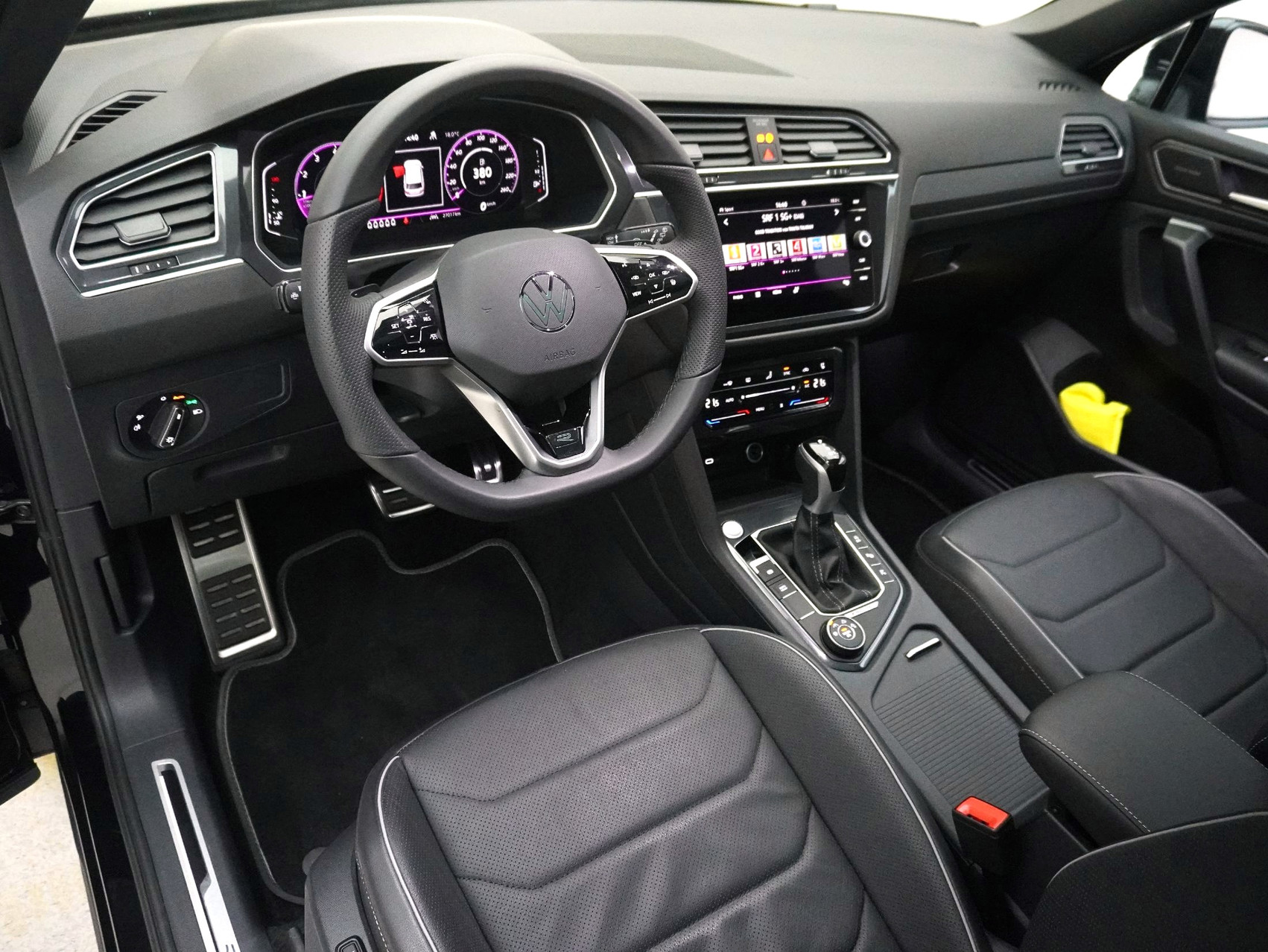 VW Tiguan Allspace 2.0 TSI DSG R-Line Black Style 4Motion **Ledersitze mit Memory**