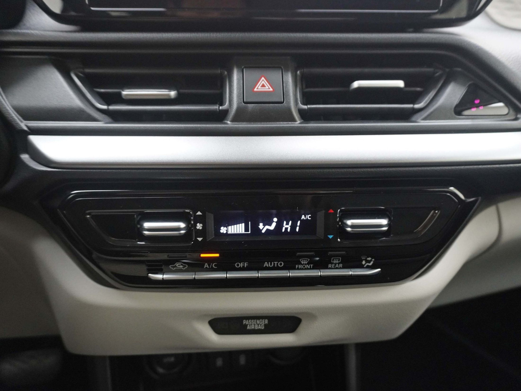 SUZUKI Swift 1.2 Sakura Top Hybrid