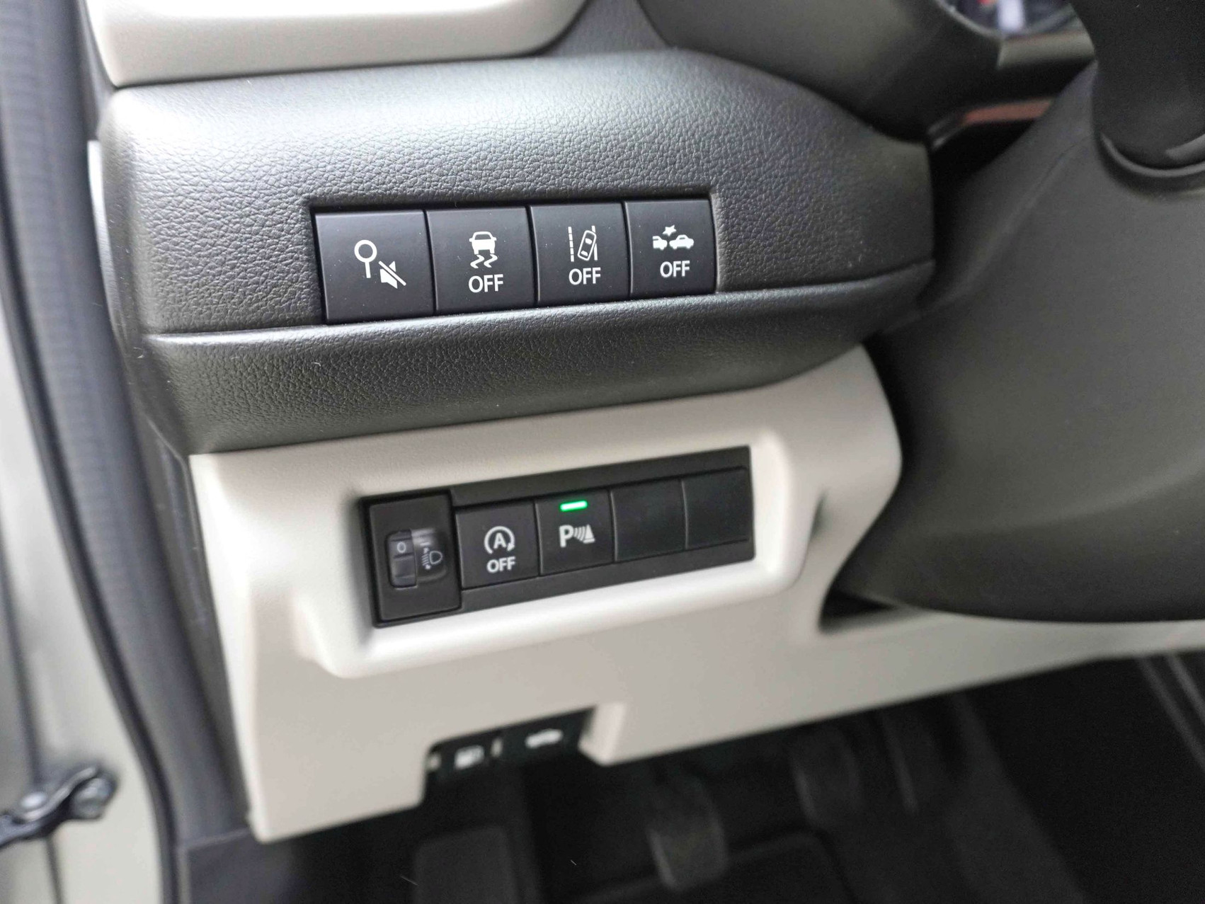 SUZUKI Swift 1.2 Sakura Top Hybrid 4×4