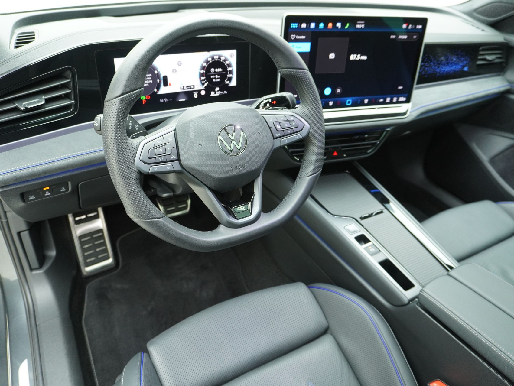 VW Passat Variant 2.0 TSI DSG R-Line 4Motion **R-Line Signature**