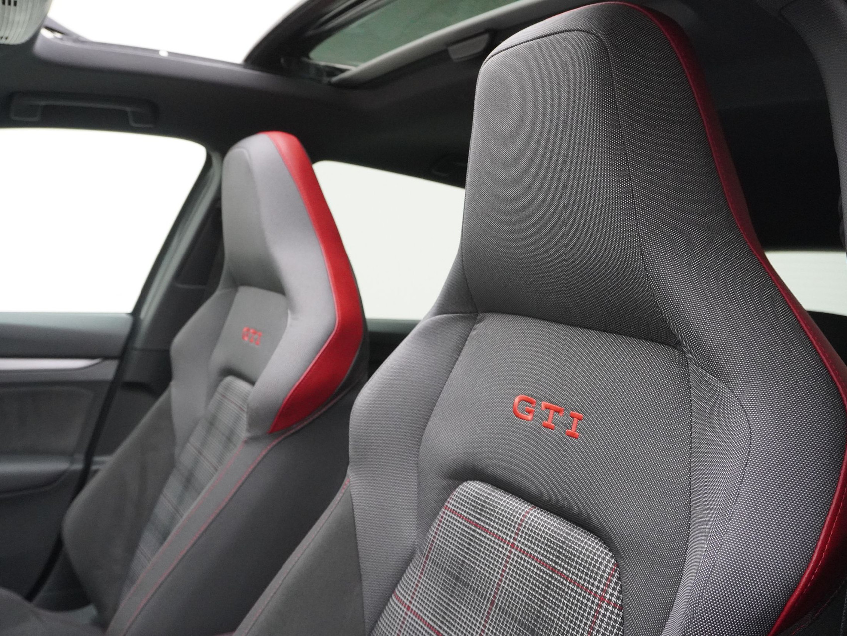 VW Golf 8.5 2.0 TSI DSG GTI Black Style (2025) ** Harman/Kardon / Head-Up / Panoramadach **