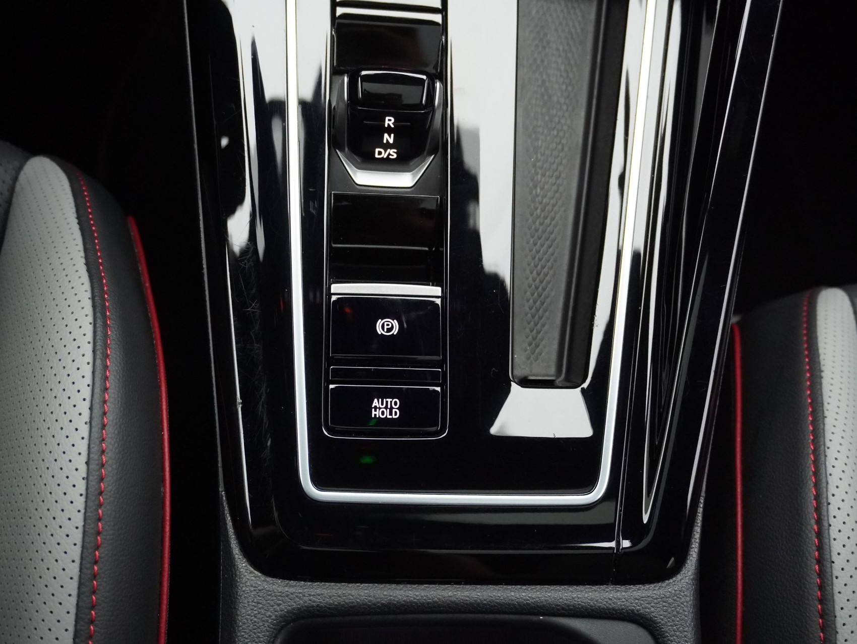 VW Golf 8.5 2.0 TSI DSG GTI Black Style (2025) **Leder/Harmon-Kardon/Sitzbelüftung/uvm.**