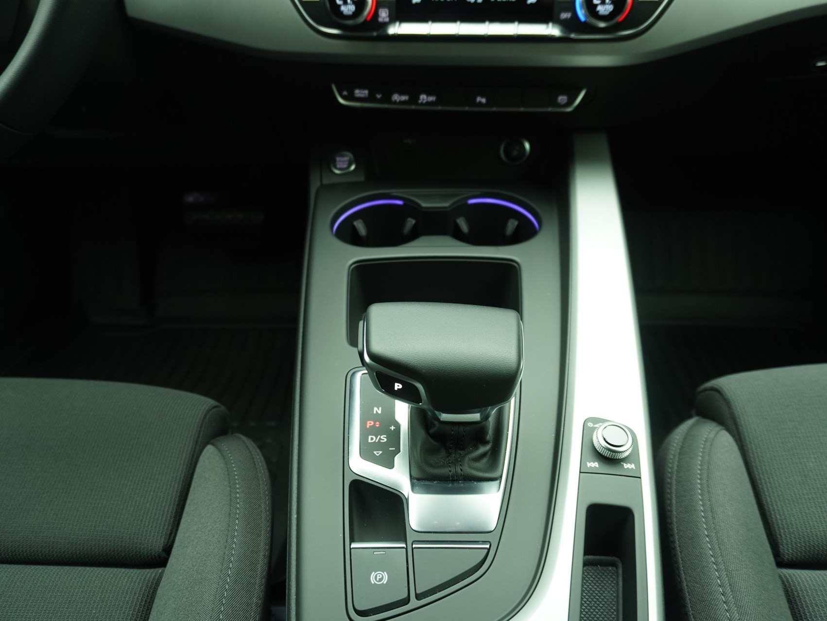 AUDI A4 40 TFSI S Line S-Tronic