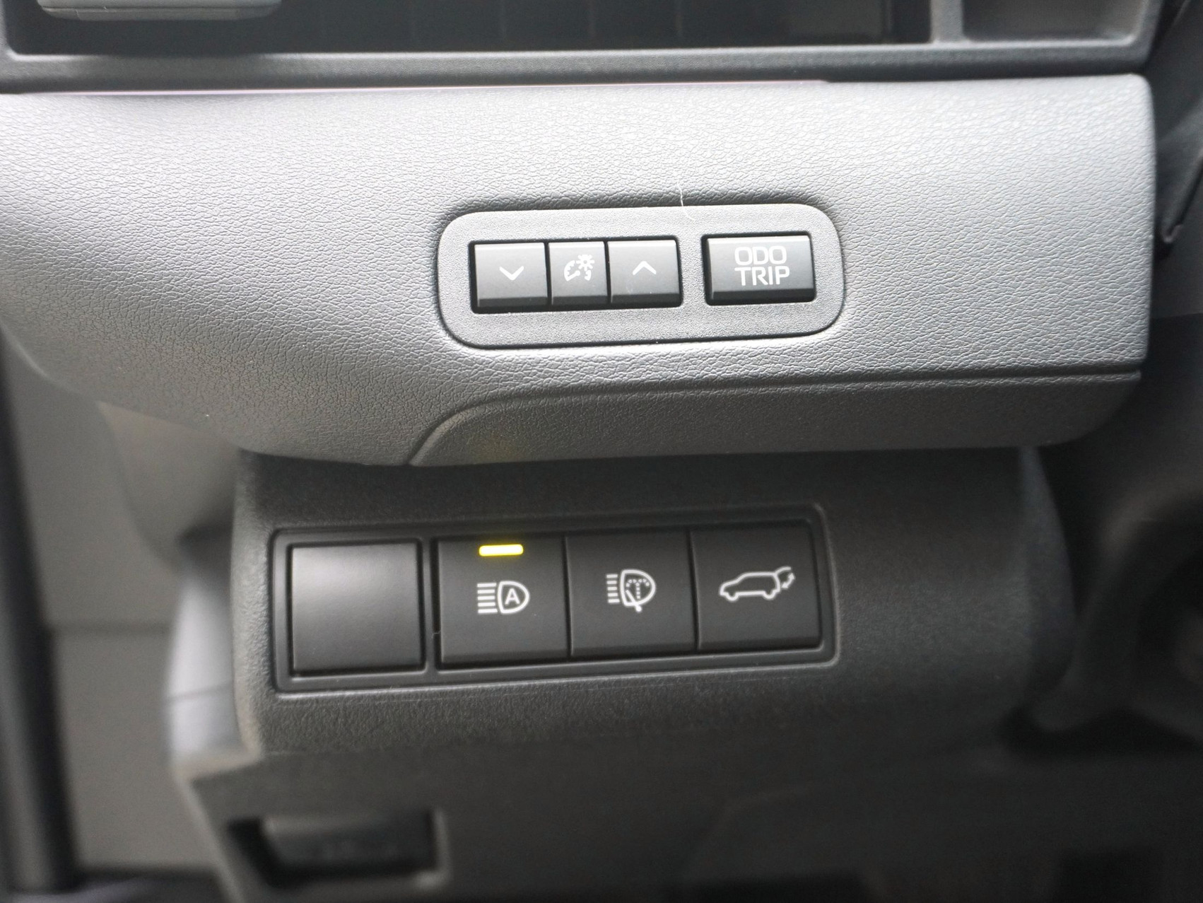 TOYOTA C-HR+ 77 KWh AWD Premium ** mit Panoramadach **