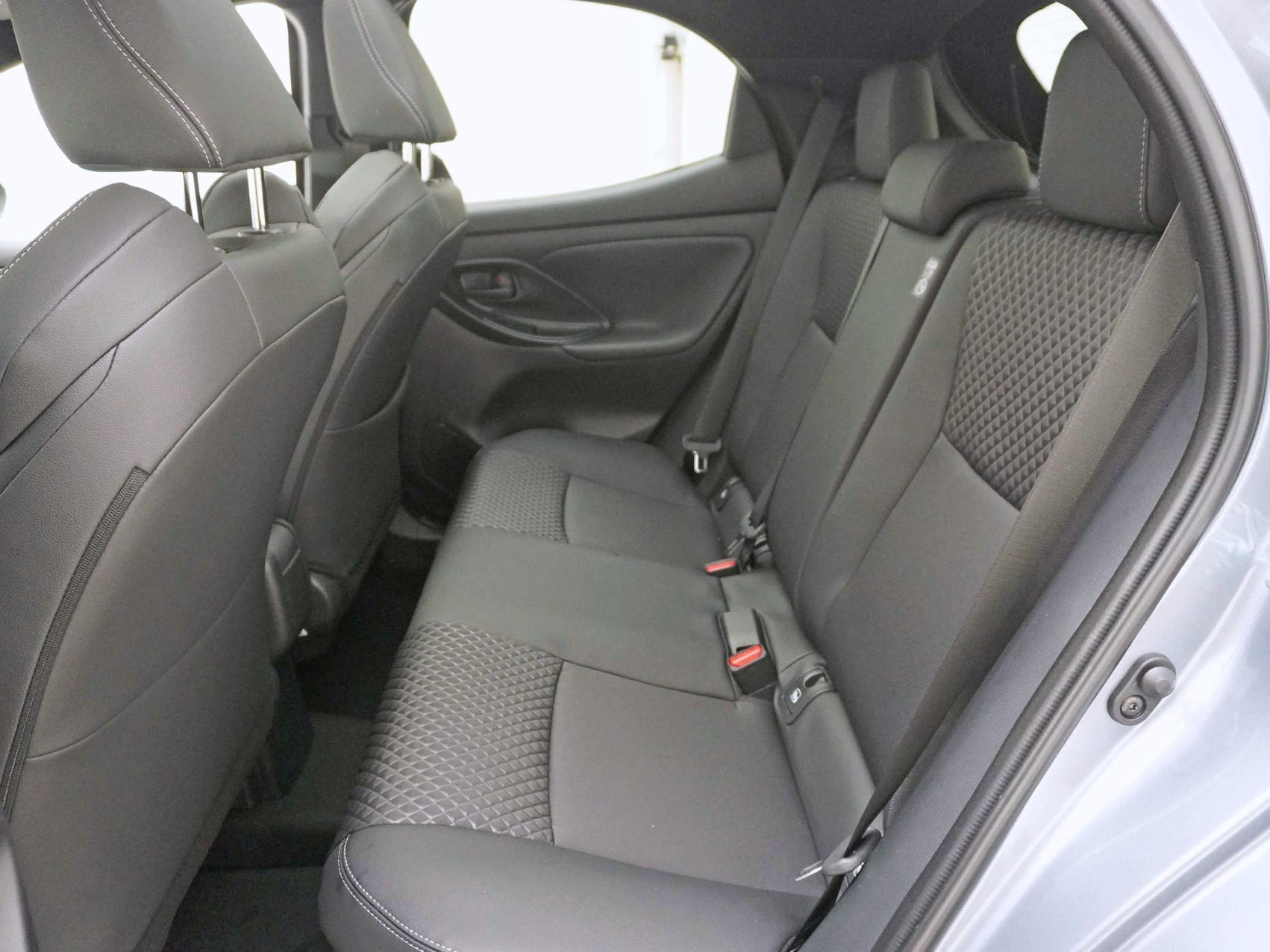 TOYOTA Yaris 1.5 VVT-i HSD Premium 😎 Panorama-Glasdach 🤠