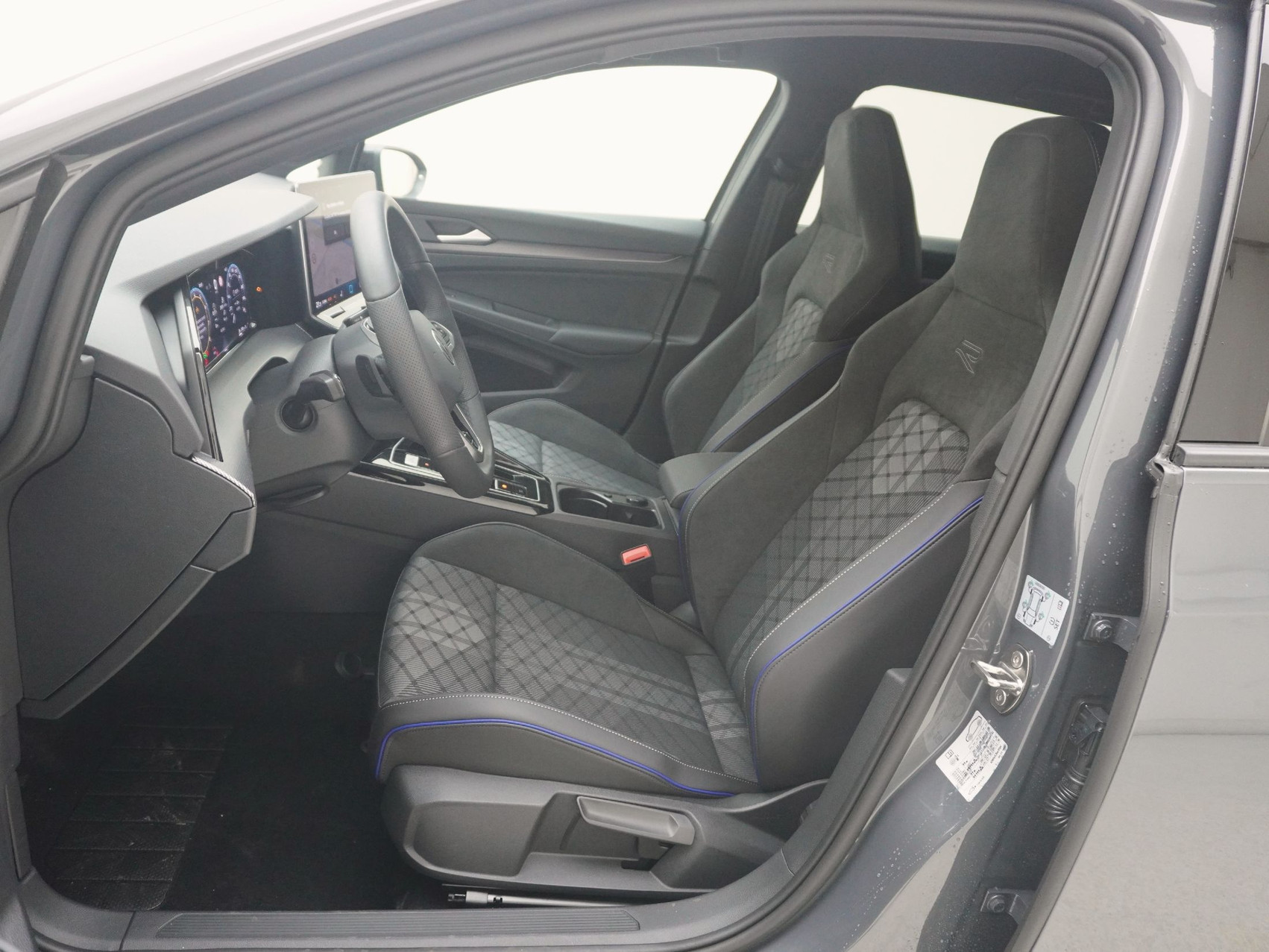 VW Golf VIII Variant 1.5 eTSI R-Line DSG