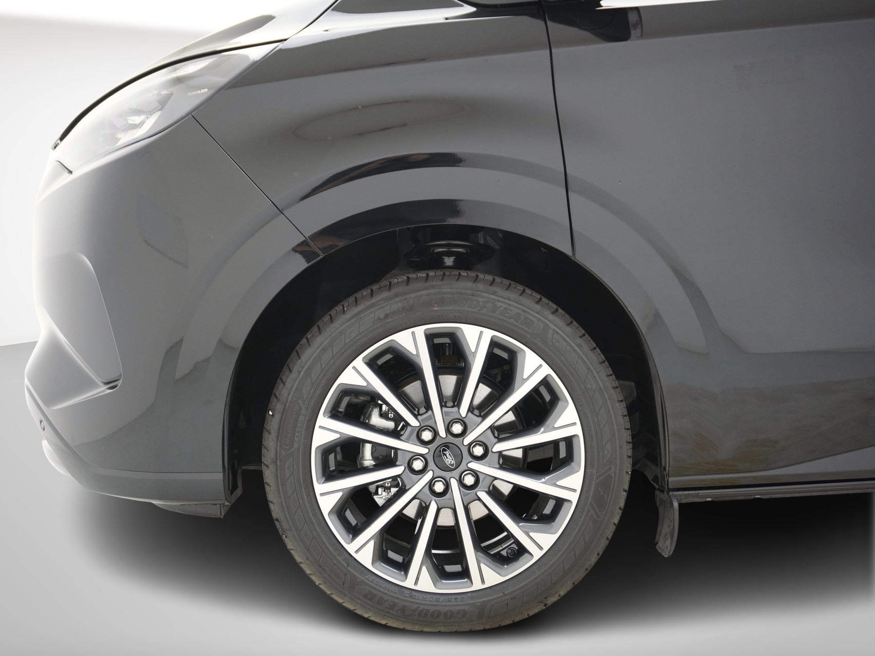 FORD Tourneo Custom L1 2.5 Plug-in-Hybrid Titanium X