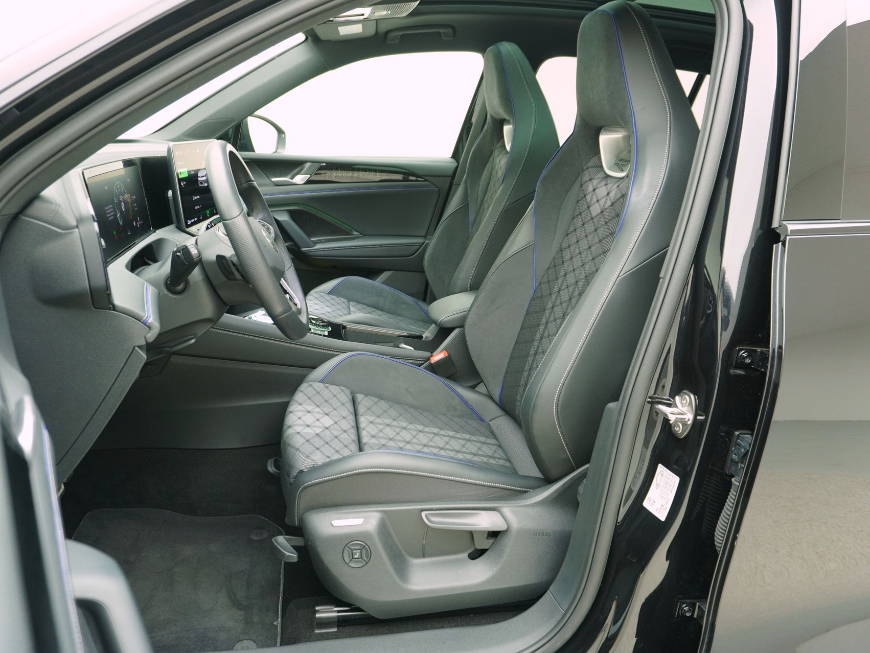 VW Tiguan 2.0 TSI DSG R-Line Black Style 4Motion **VW Werksgarantie bis 01/2030 // 21 Zoll Sommerräder**