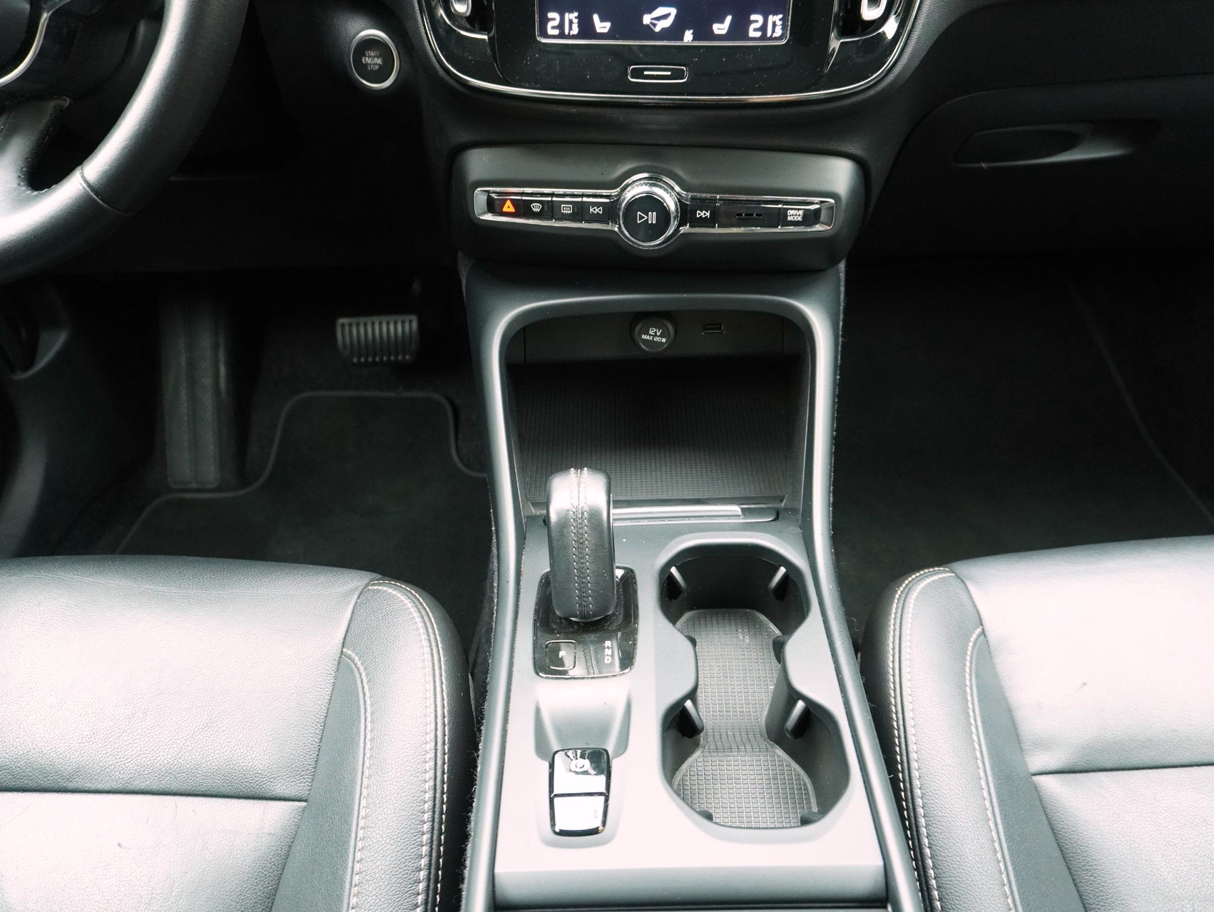 VOLVO XC40 2.0 D4 Momentum AWD