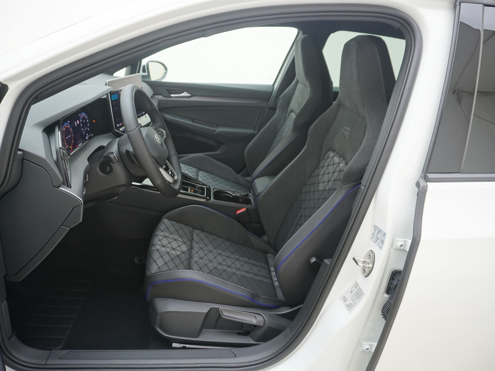 VW Golf VIII 1.5 eTSI R-Line DSG