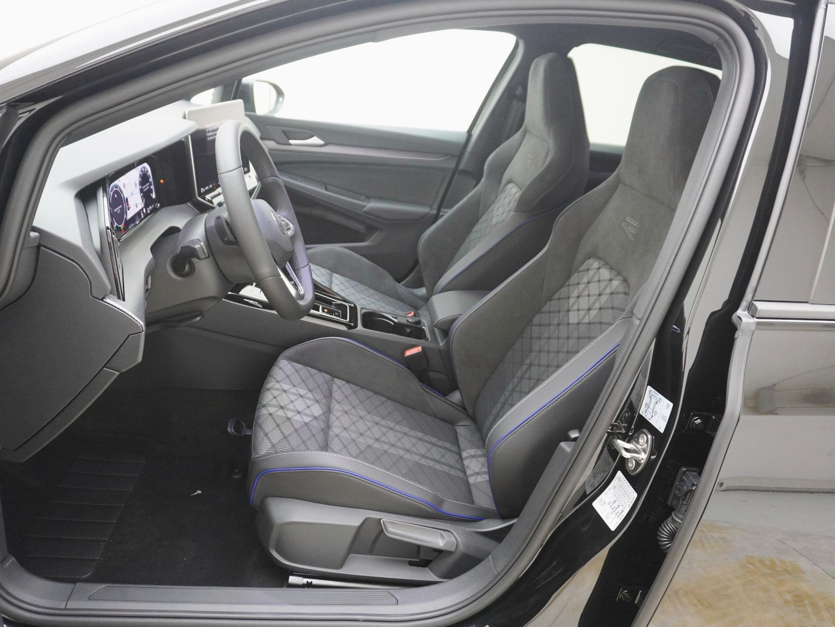 VW Golf VIII 2.0 TSI R-Line DSG 4Motion