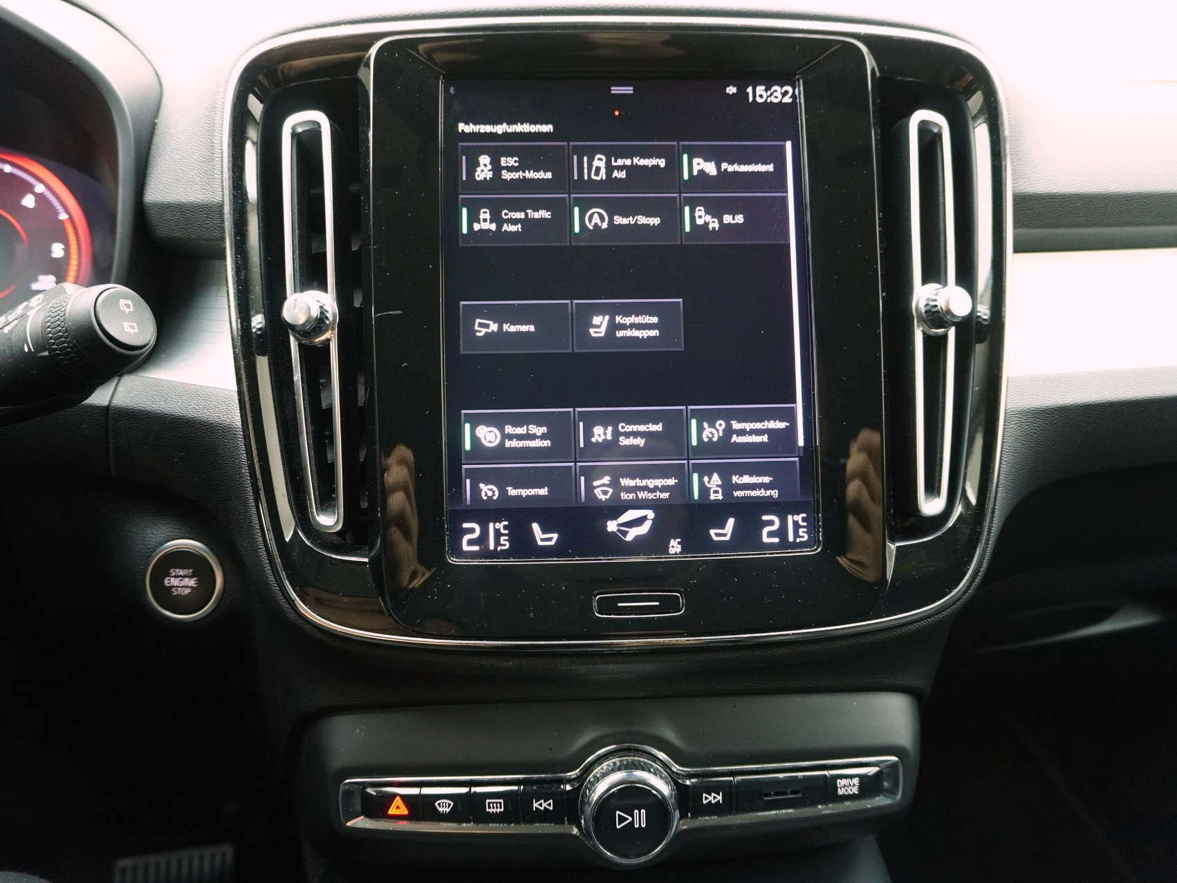 VOLVO XC40 2.0 D4 Momentum AWD