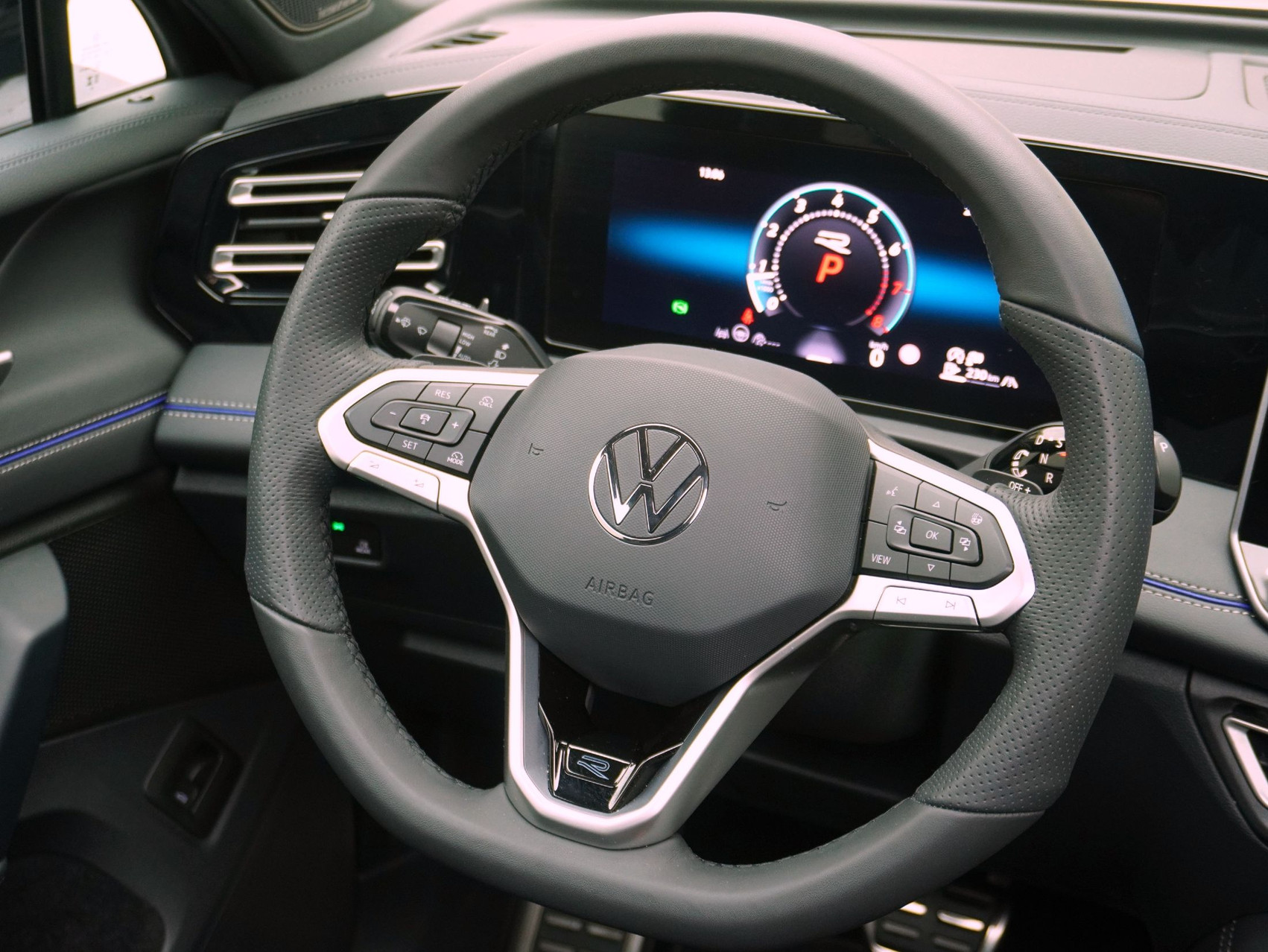 VW Tiguan 2.0 TSI DSG R-Line Black Style 4Motion **VW Werksgarantie bis 08/2030**