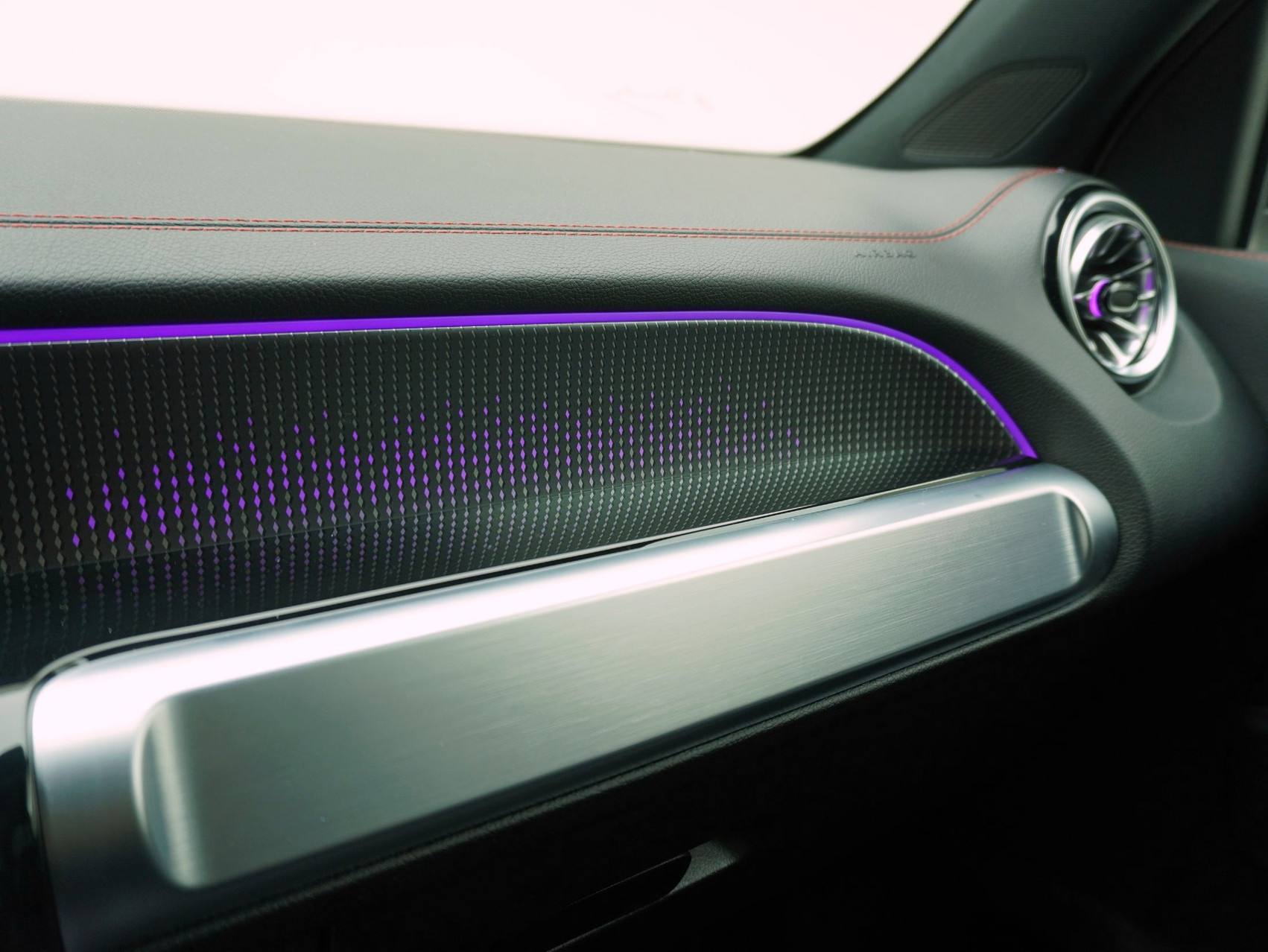 MERCEDES-BENZ EQB 300 AMG Line 4Matic