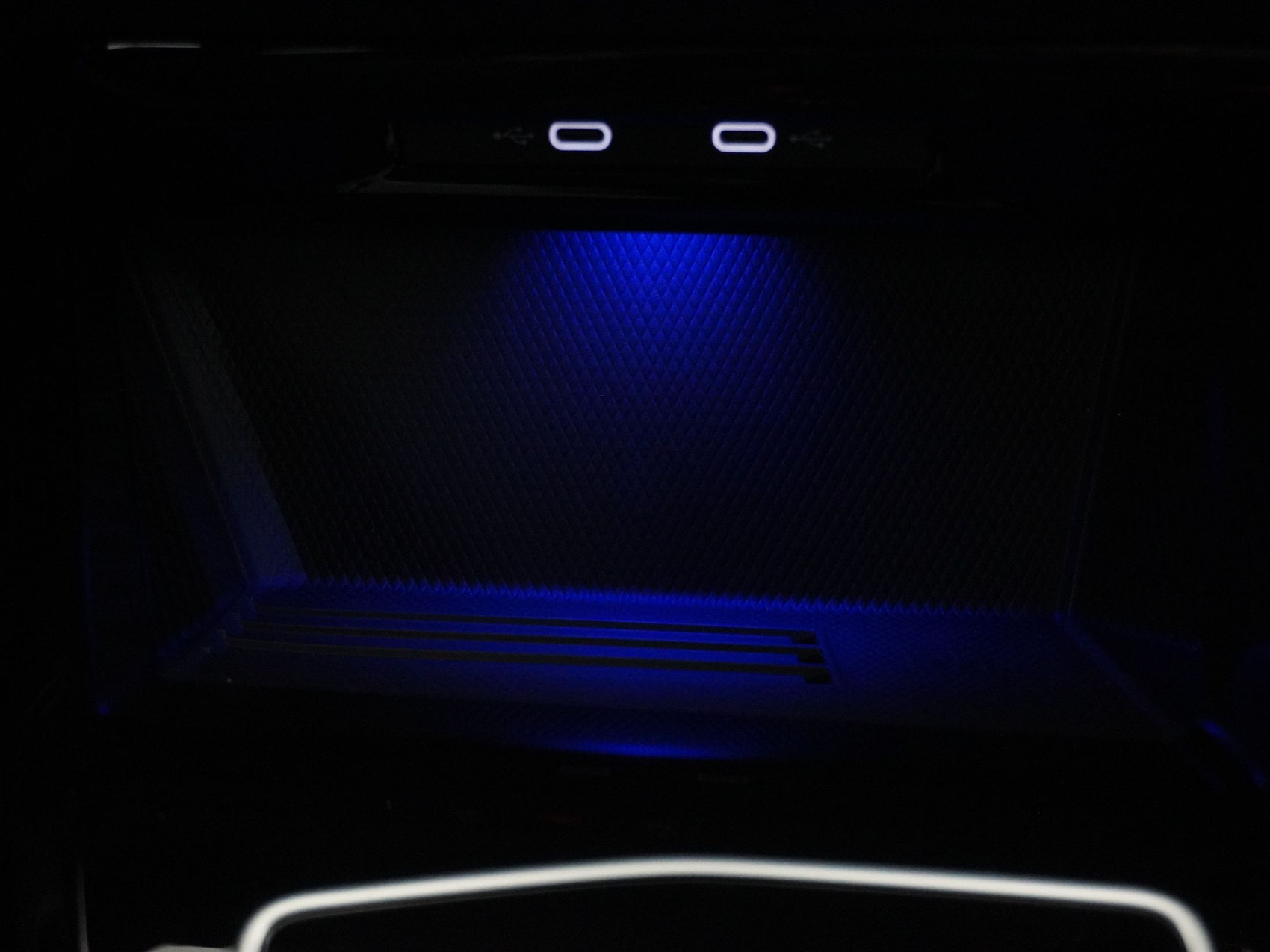 VW Golf VIII Variant 1.5 eTSI R-Line DSG