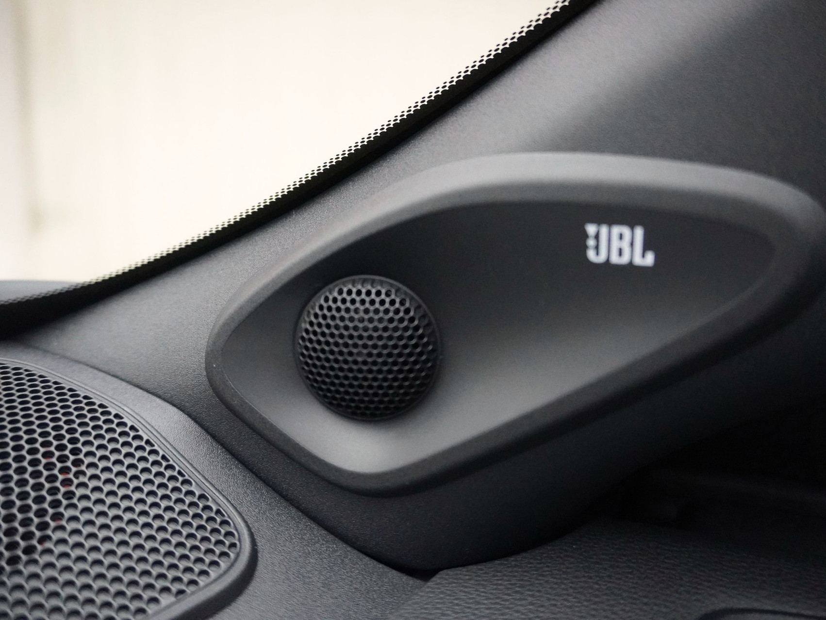 TOYOTA Yaris 1.5 VVT-i HSD GR Sport ** mit Head-Up **