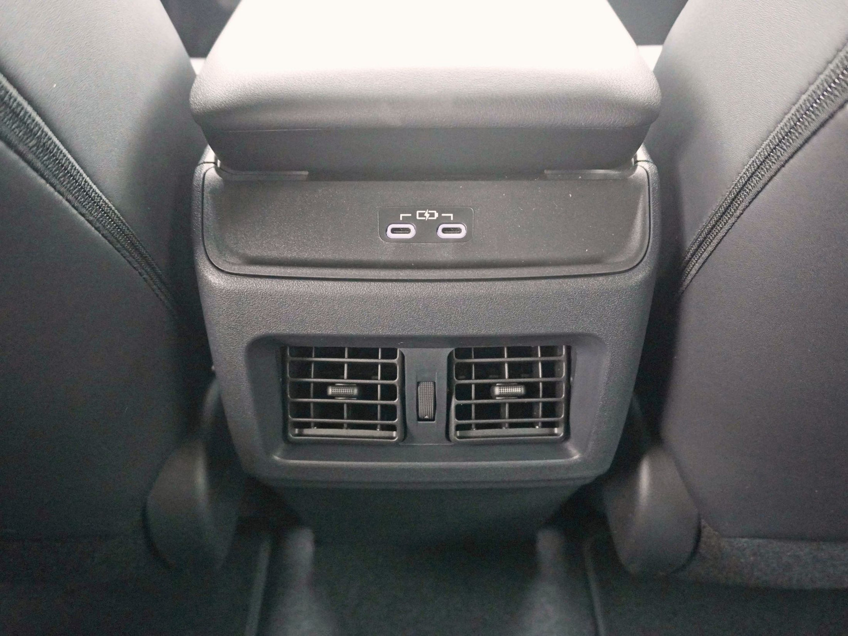 TOYOTA C-HR+ 77 kWh AWD Premium ** 22KW Ladung **