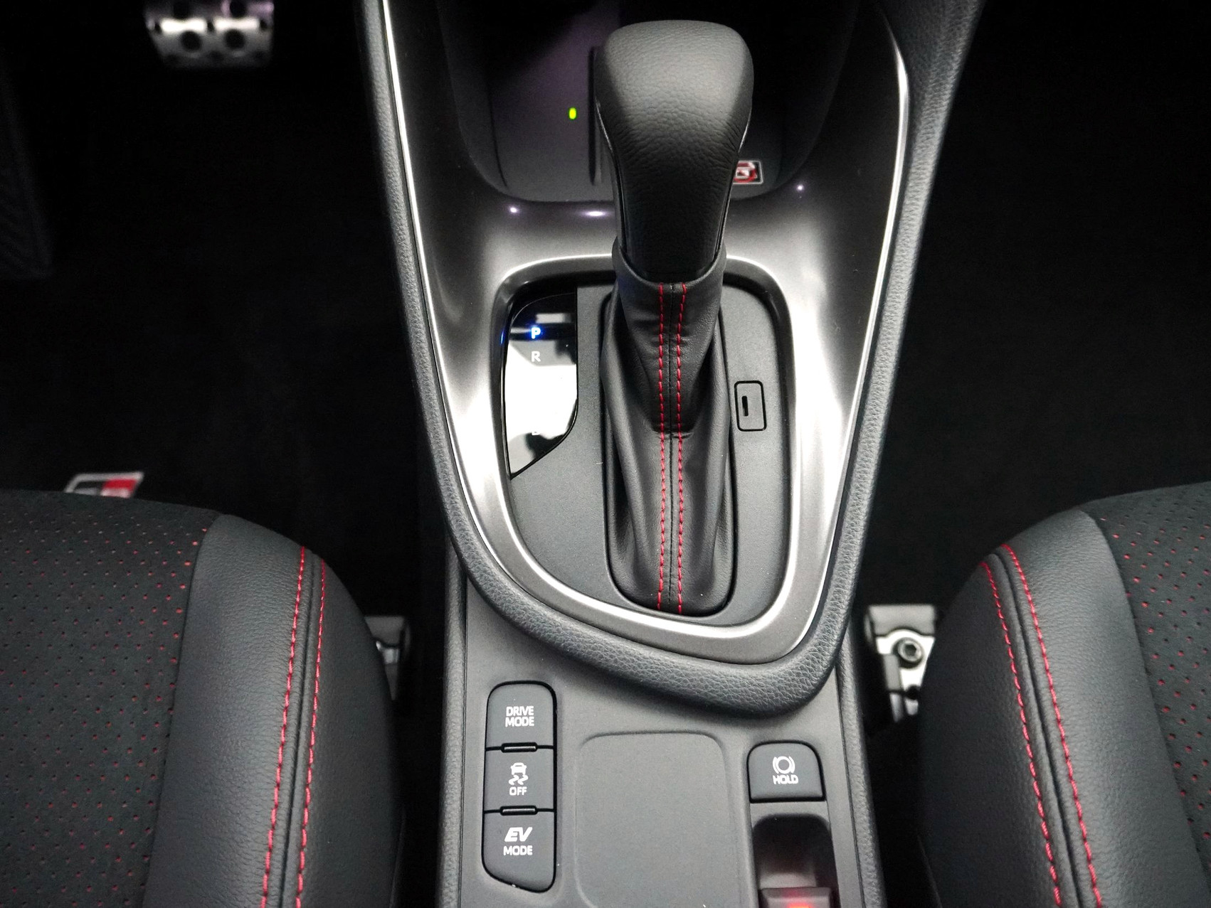 TOYOTA Yaris 1.5 VVT-i HSD GR Sport ** mit Head-Up **