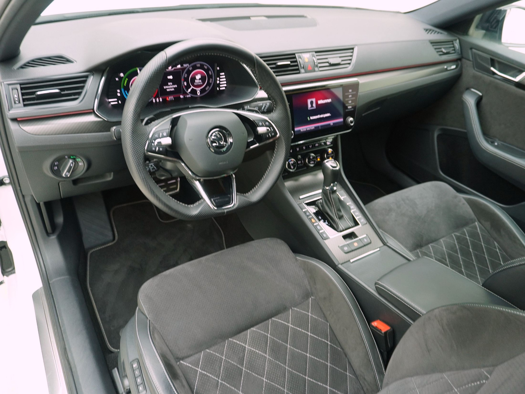 SKODA Superb Combi 1.4 TSI DSG PHEV Sport Line