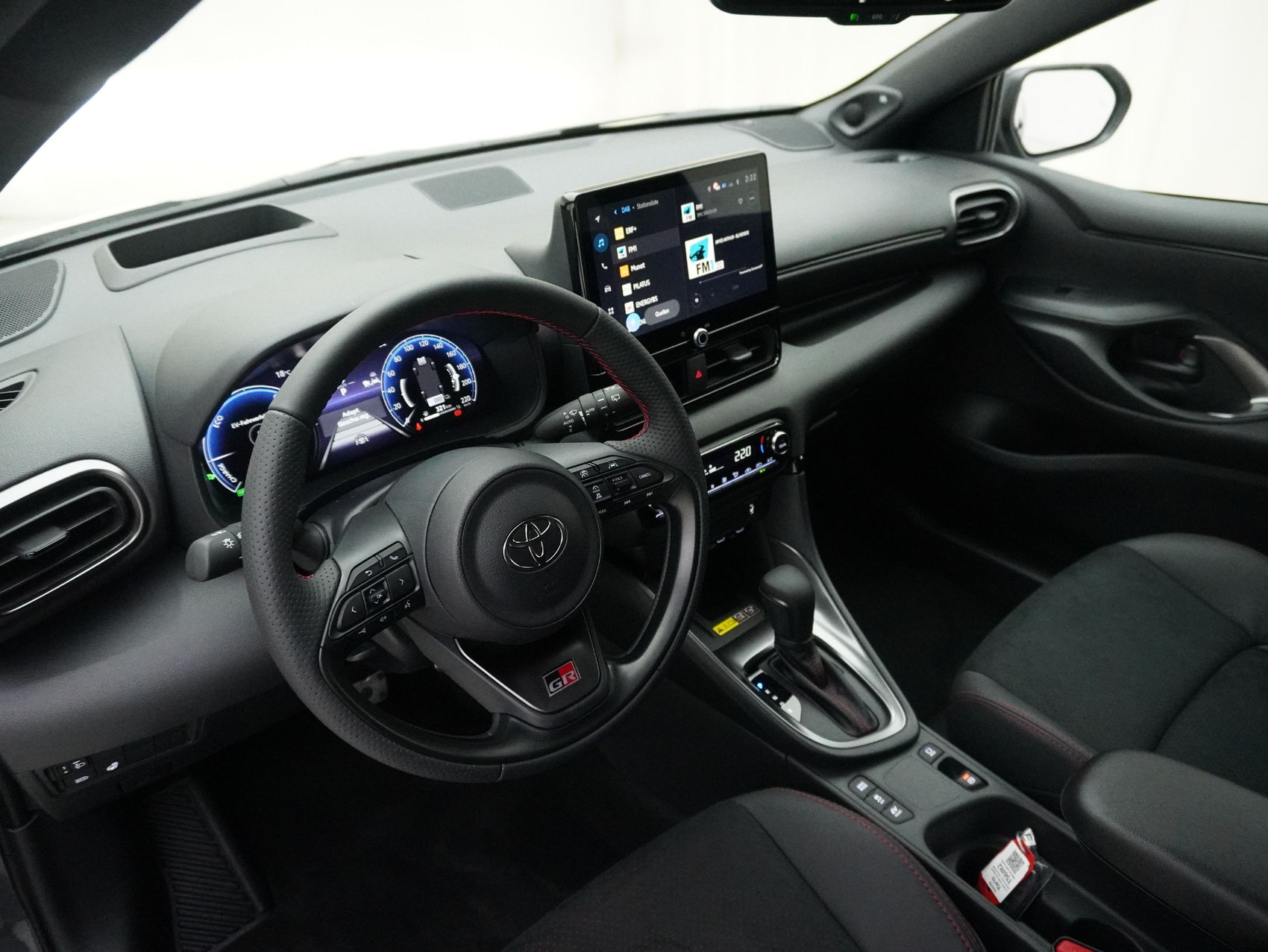 TOYOTA Yaris 1.5 VVT-i HSD GR Sport ** mit Head-Up **