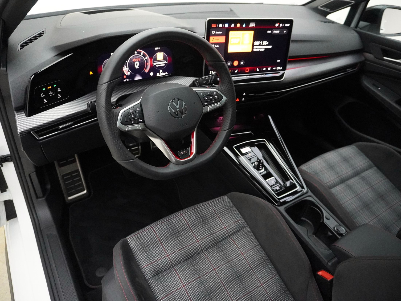 VW Golf 8.5 2.0 TSI DSG GTI Black Style (2025) ** Harman/Kardon / Head-Up / Panoramadach **