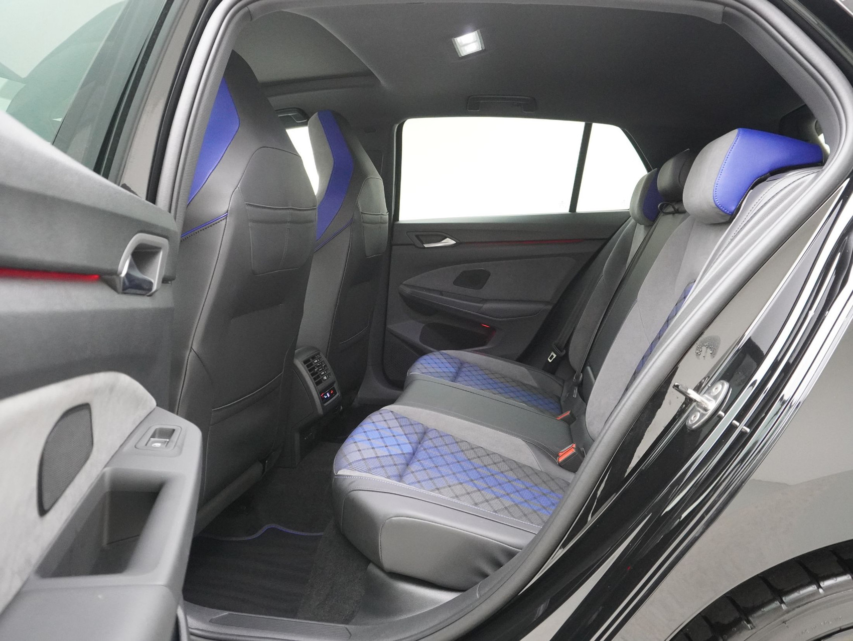 VW Golf 8.5 2.0 TSI DSG R Black Edition 4Motion (2025)