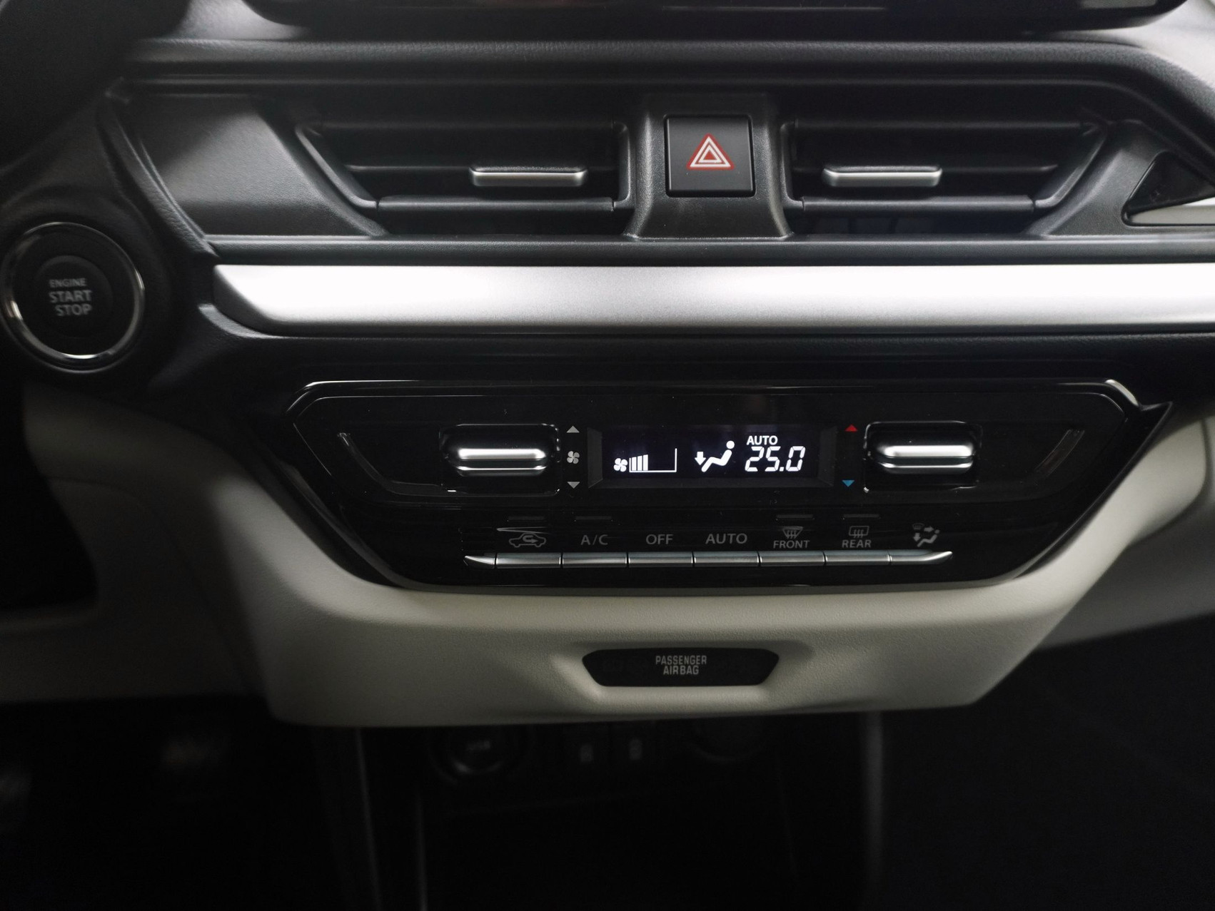 SUZUKI Swift 1.2 Sakura Top Hybrid
