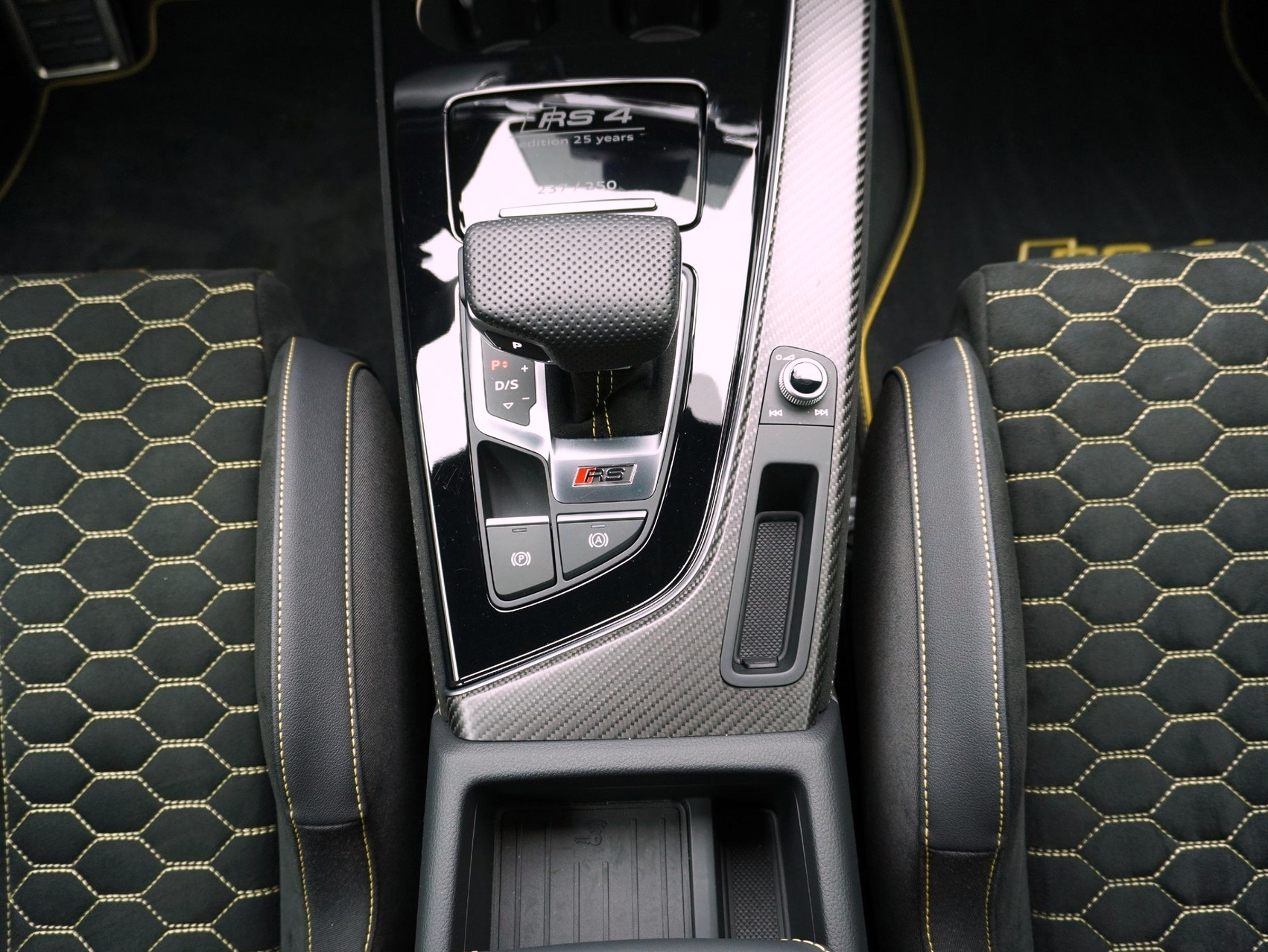 AUDI RS4 Avant 2.9 V6 TFSI 25 year edition quattro T-Tronic **25 Jahre RS**Audi Werksgarantie bis 12/2029**