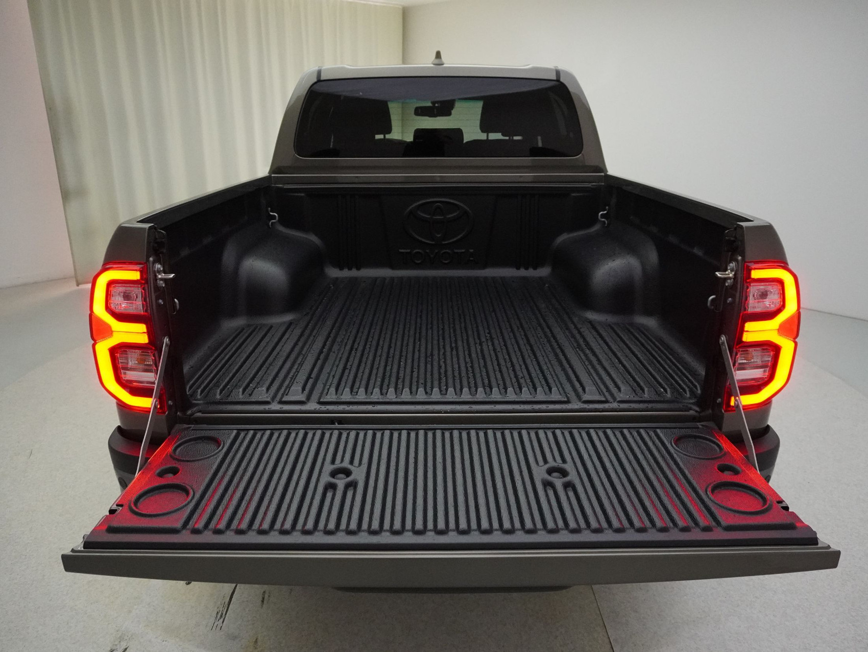 TOYOTA Hilux Double Cab.-Pick-up 2.8 D-4D 204 Invincible MHEV