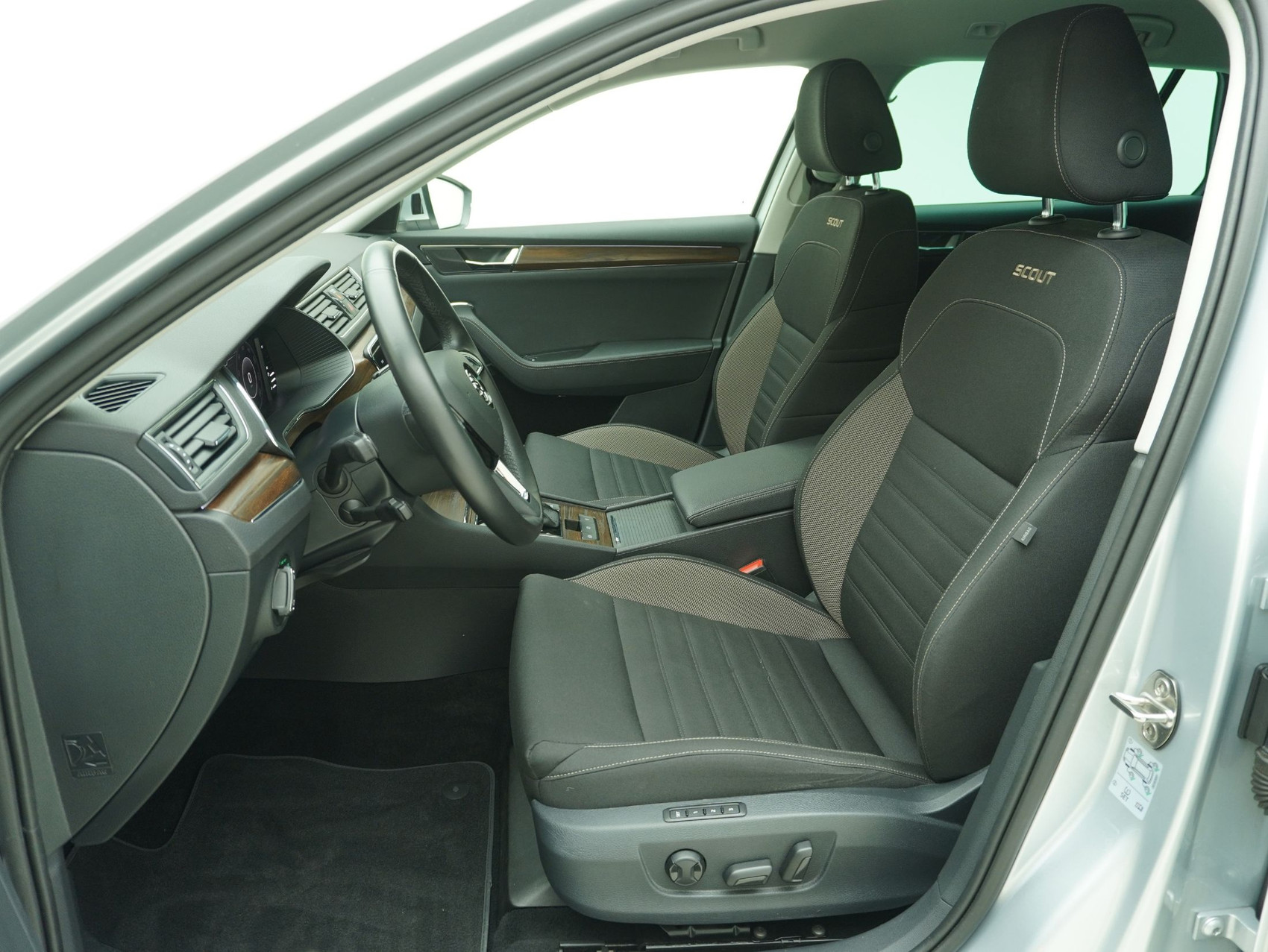 SKODA Superb Combi Scout 2.0 TDI DSG 4×4