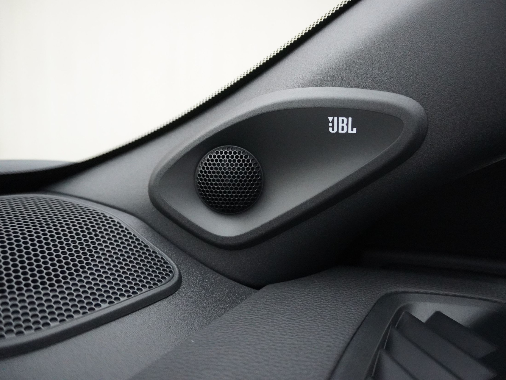 TOYOTA Yaris 1.5 VVT-i HSD Premium ** JBL-Soundsystem **