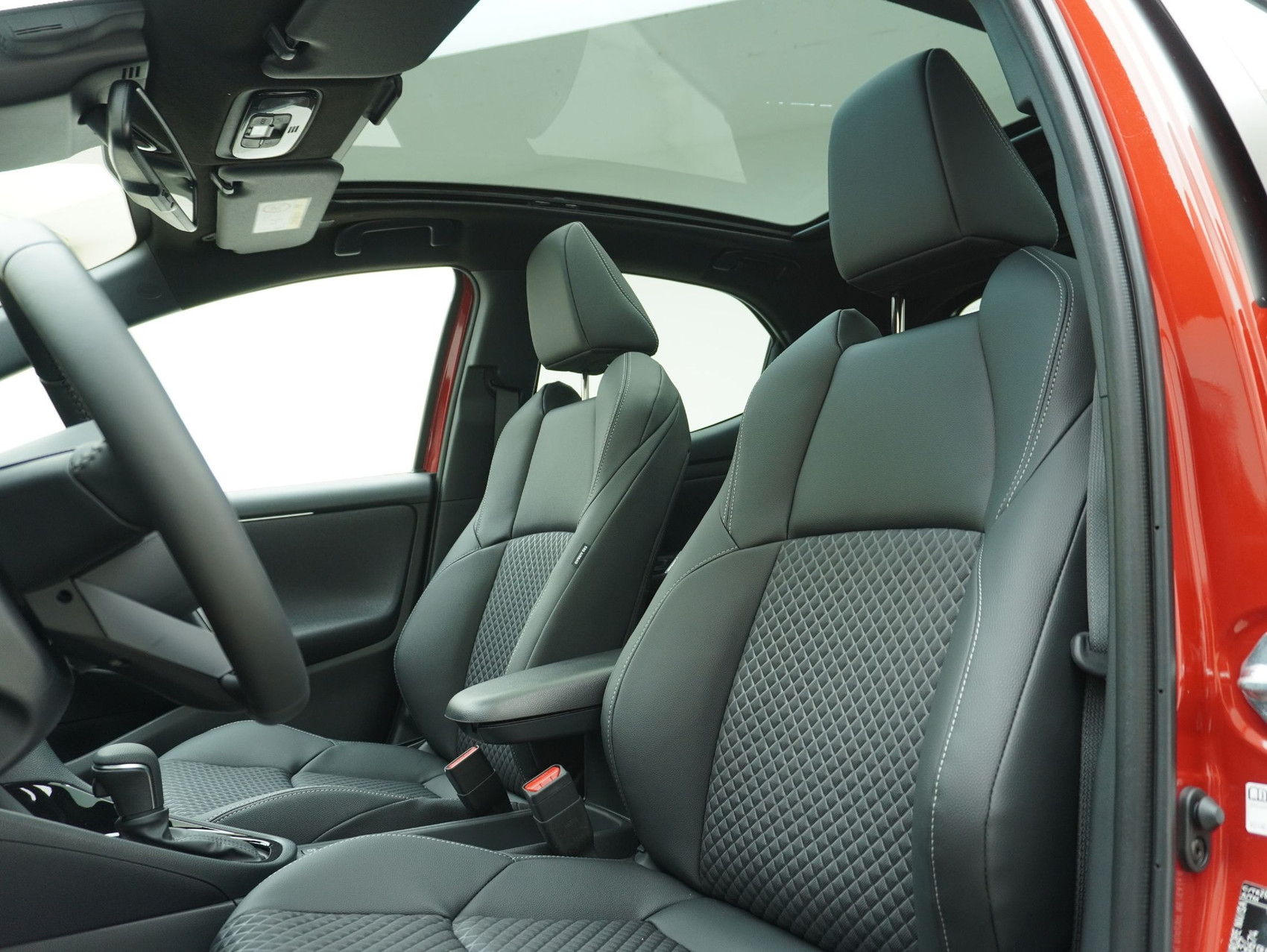 TOYOTA Yaris 1.5 VVT-i HSD Premium ** inkl. Panoramadach **