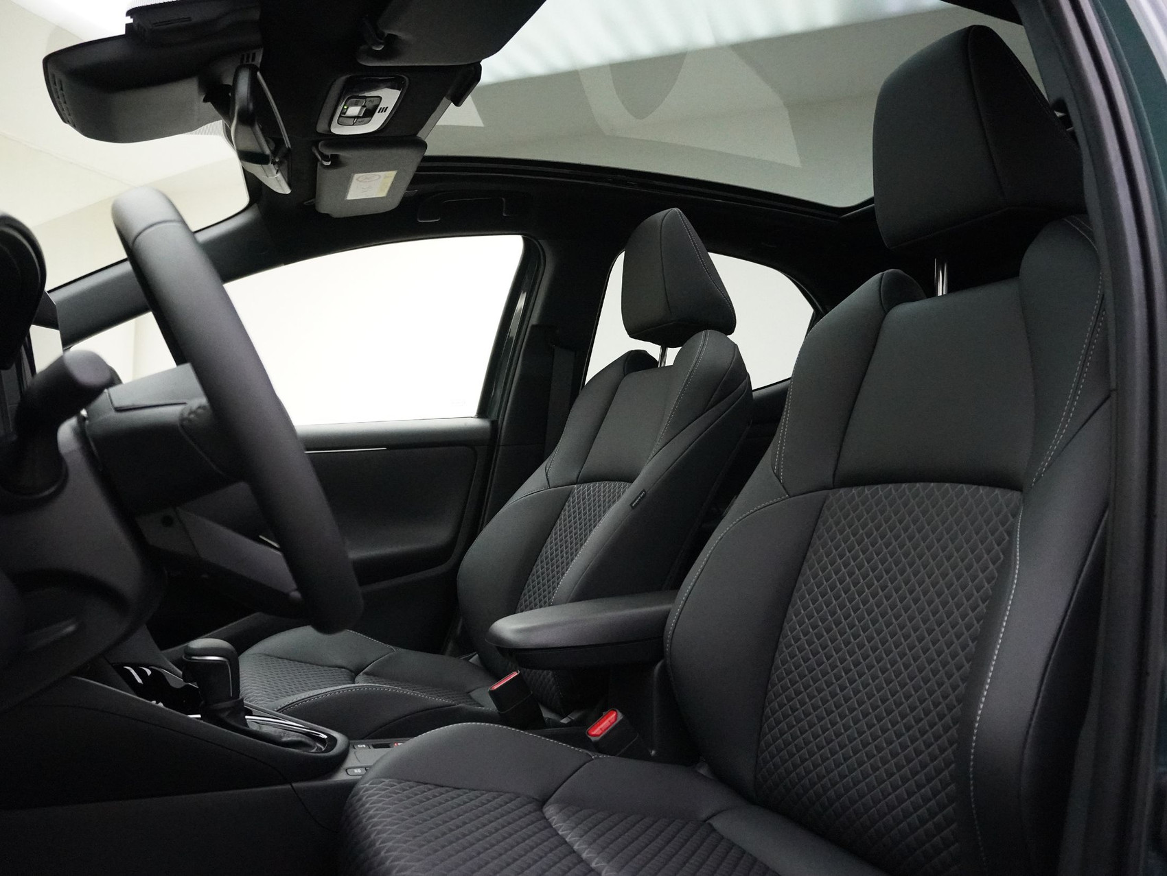 TOYOTA Yaris 1.5 VVT-i HSD Premium ** mit Glasdach **