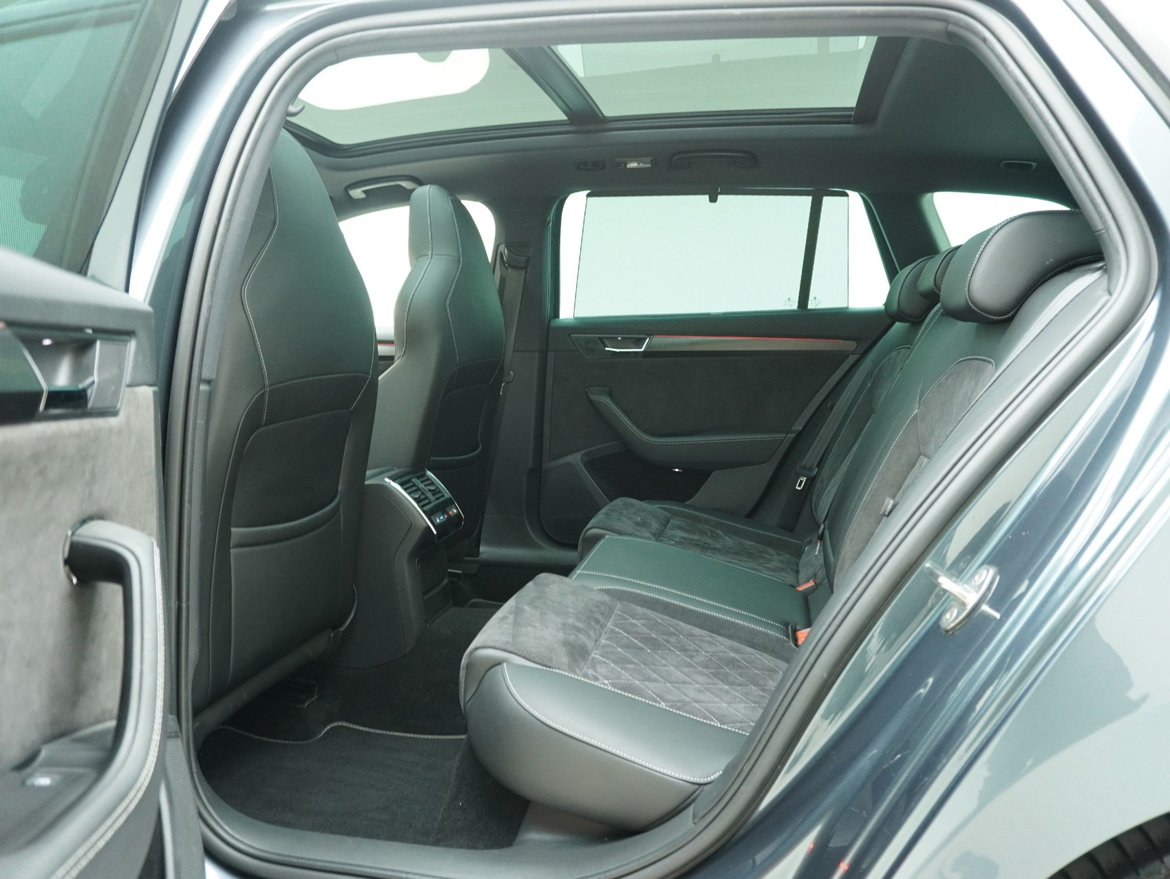 SKODA Superb Combi 1.4 TSI DSG PHEV Sport Line