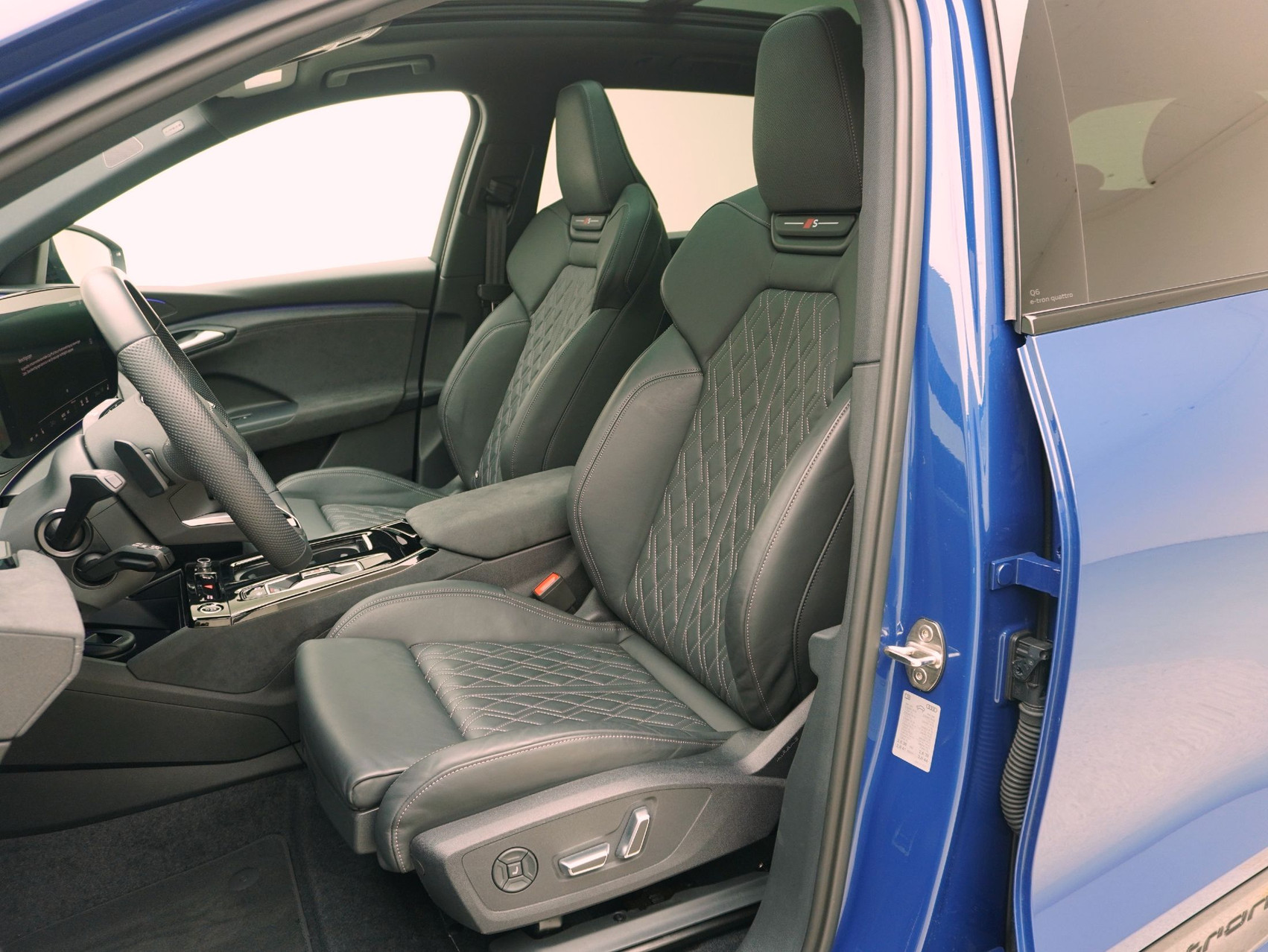 AUDI Q6 e-tron S line quattro **Audi Werksgarantie bis 03/2030**