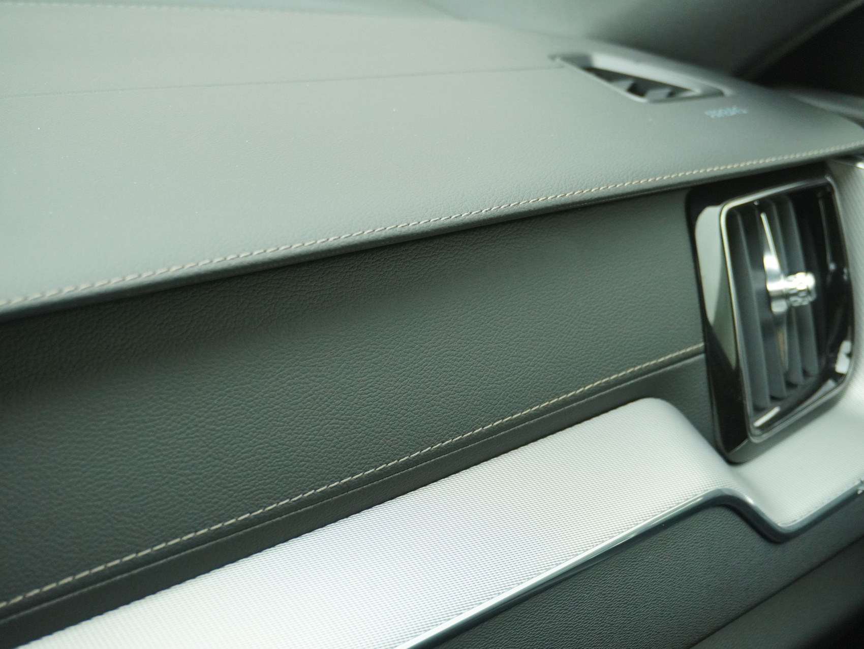 VOLVO XC60 2.0 T6 R-Design AWD