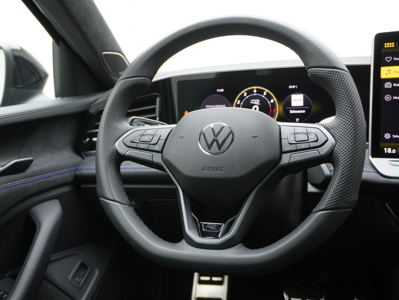 VW Passat Variant 2.0 TSI DSG R-Line 4Motion **R-Line Signature**