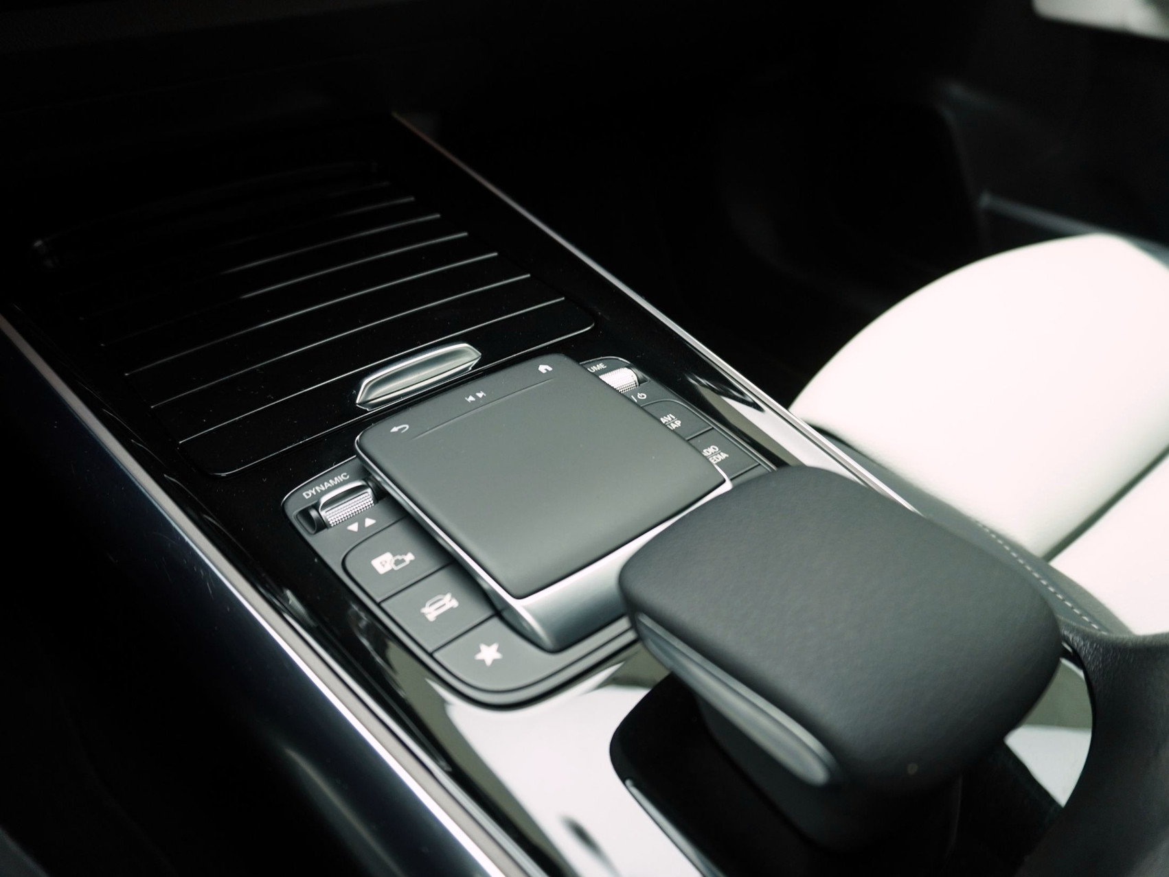 MERCEDES-BENZ B-Klasse B 250 AMG Line 4matic