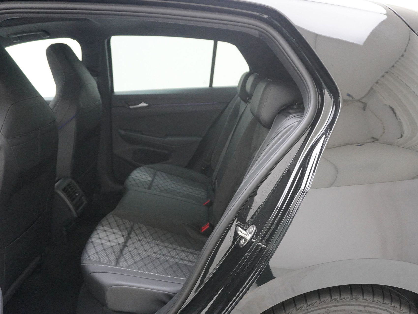 VW Golf VIII 1.5 eTSI R-Line DSG