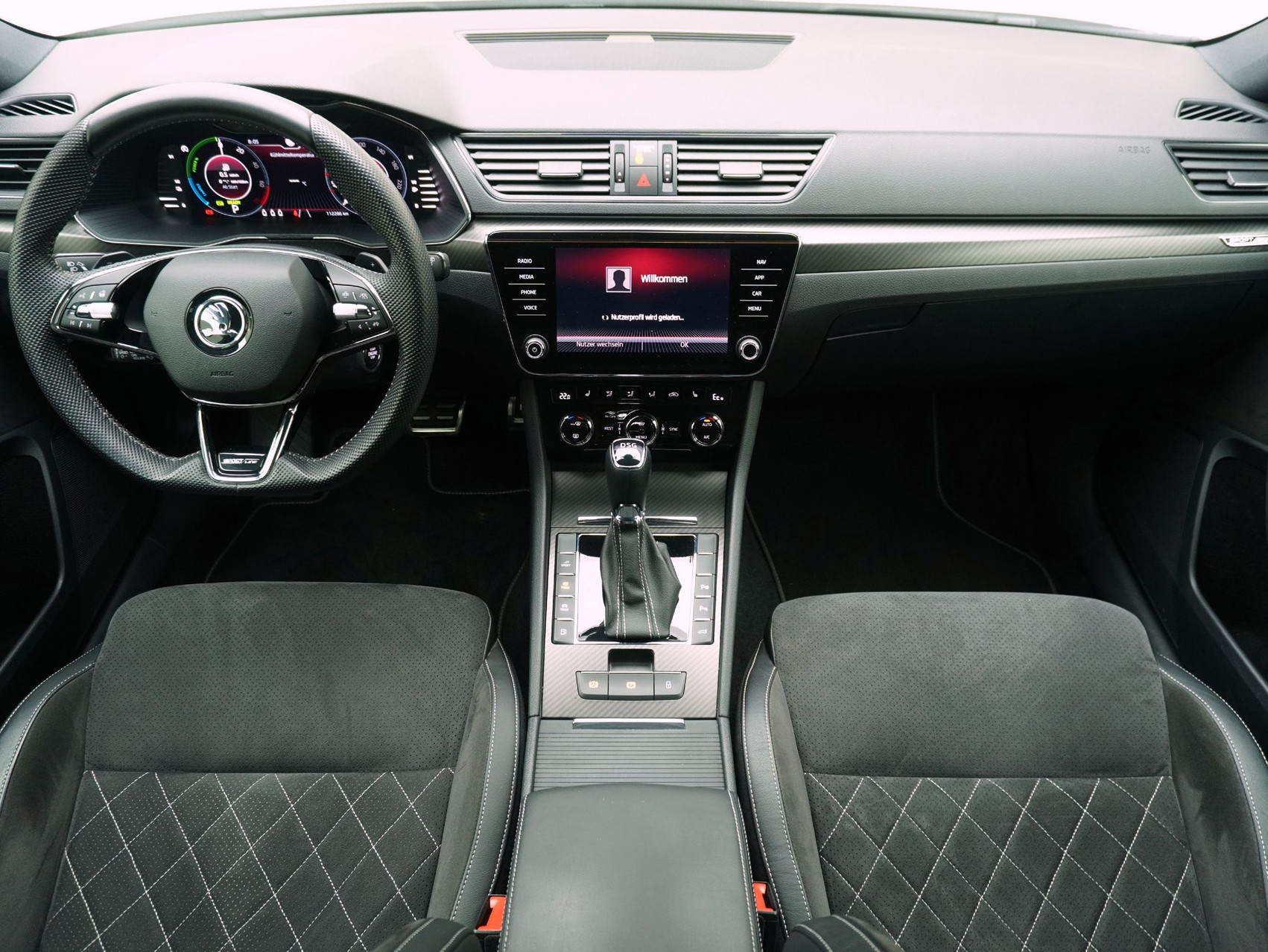 SKODA Superb Combi 1.4 TSI DSG PHEV Sport Line