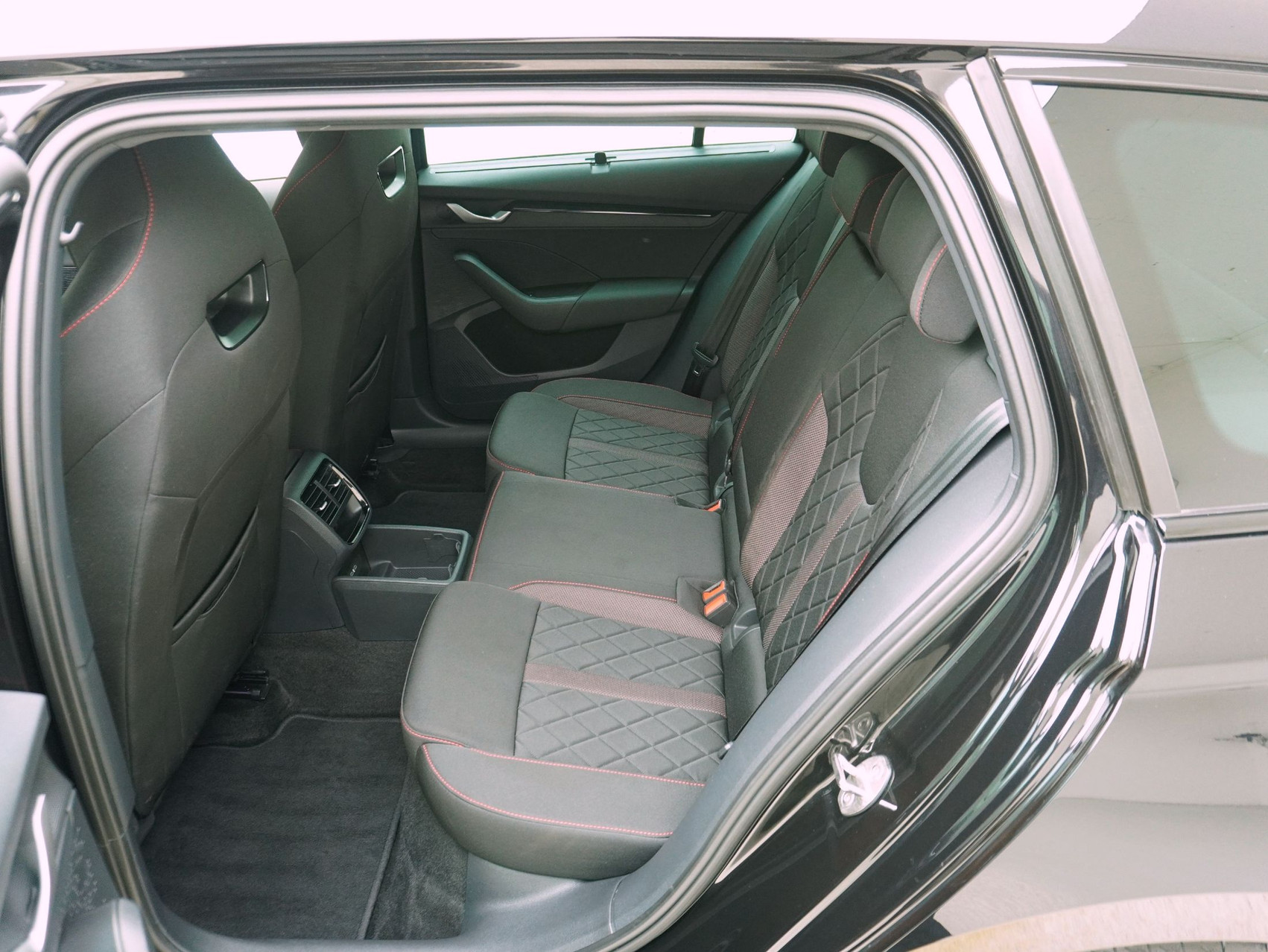 SKODA Octavia Combi 2.0 TSI DSG RS